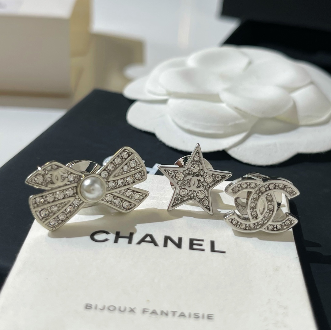 新款☑️CHANEL香奈儿双c 蝴蝶结 五角星胸针