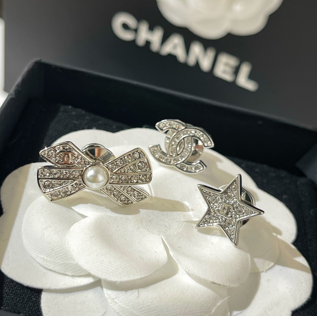 新款☑️CHANEL香奈儿双c 蝴蝶结 五角星胸针