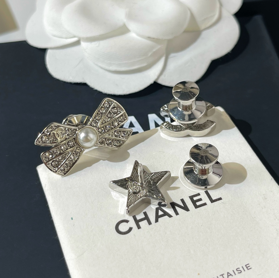 新款☑️CHANEL香奈儿双c 蝴蝶结 五角星胸针