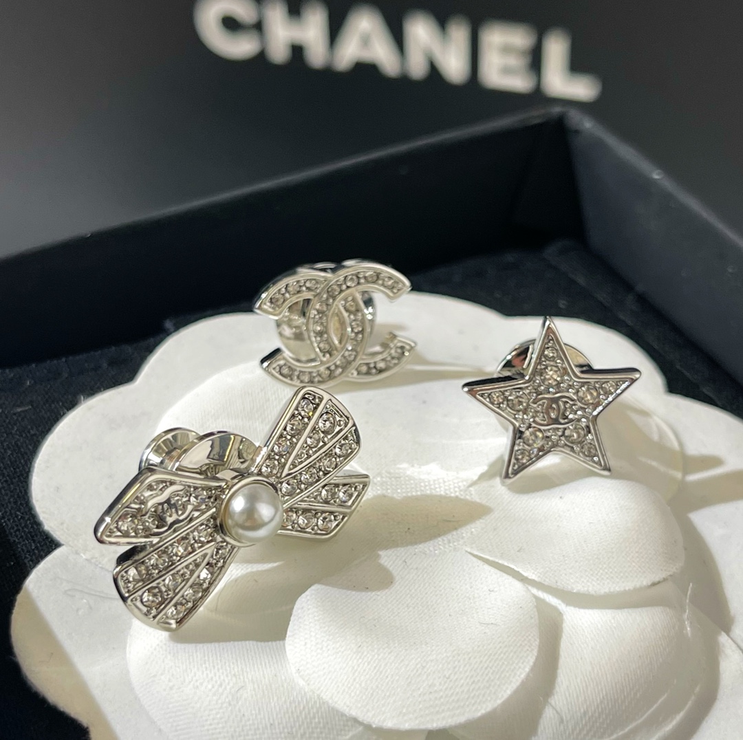 新款☑️CHANEL香奈儿双c 蝴蝶结 五角星胸针