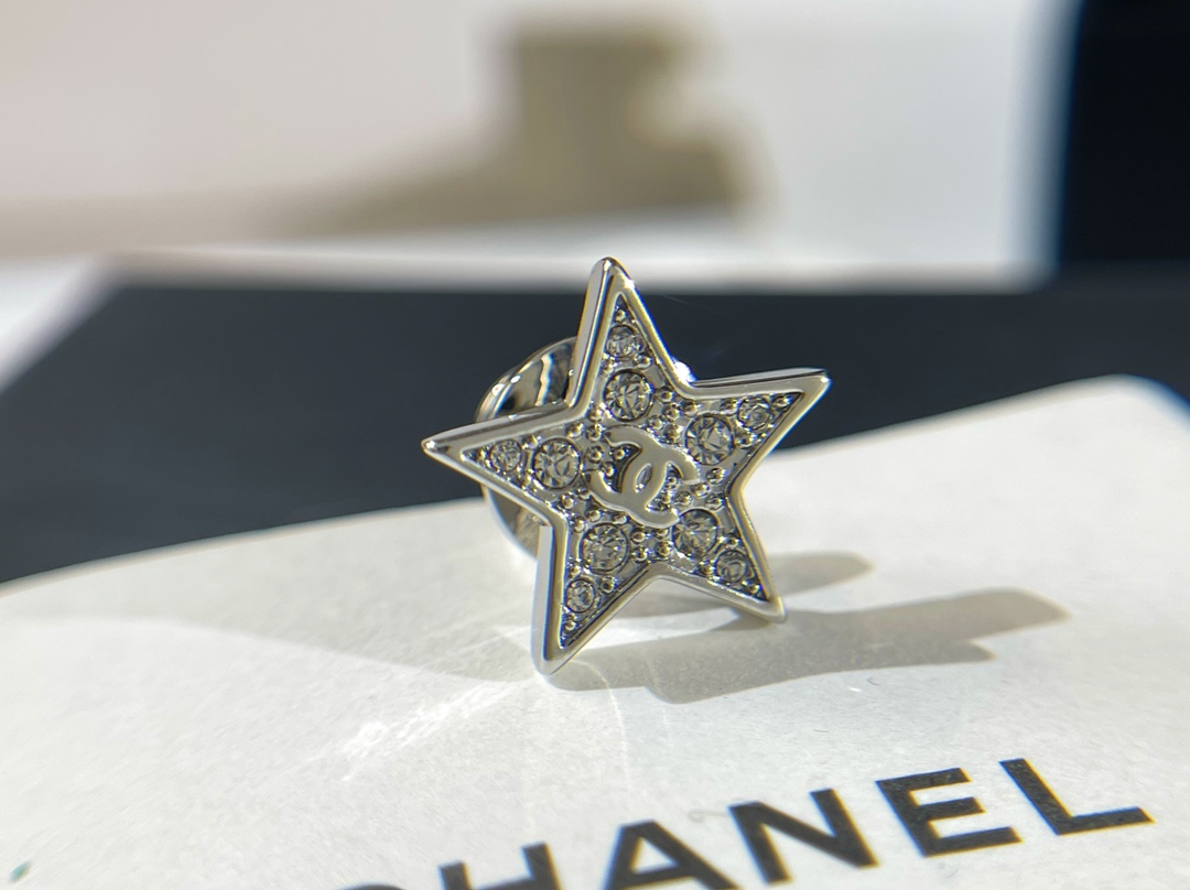 新款☑️CHANEL香奈儿双c 蝴蝶结 五角星胸针
