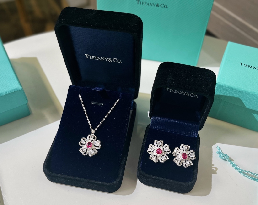 新款☑️TIFFANY&Co.蒂芙尼四叶草红宝石项链 耳钉