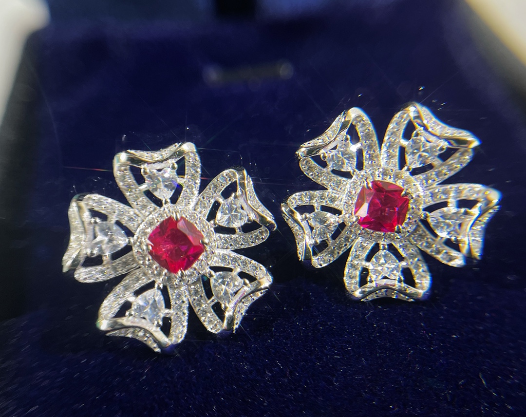 新款☑️TIFFANY&Co.蒂芙尼四叶草红宝石项链 耳钉