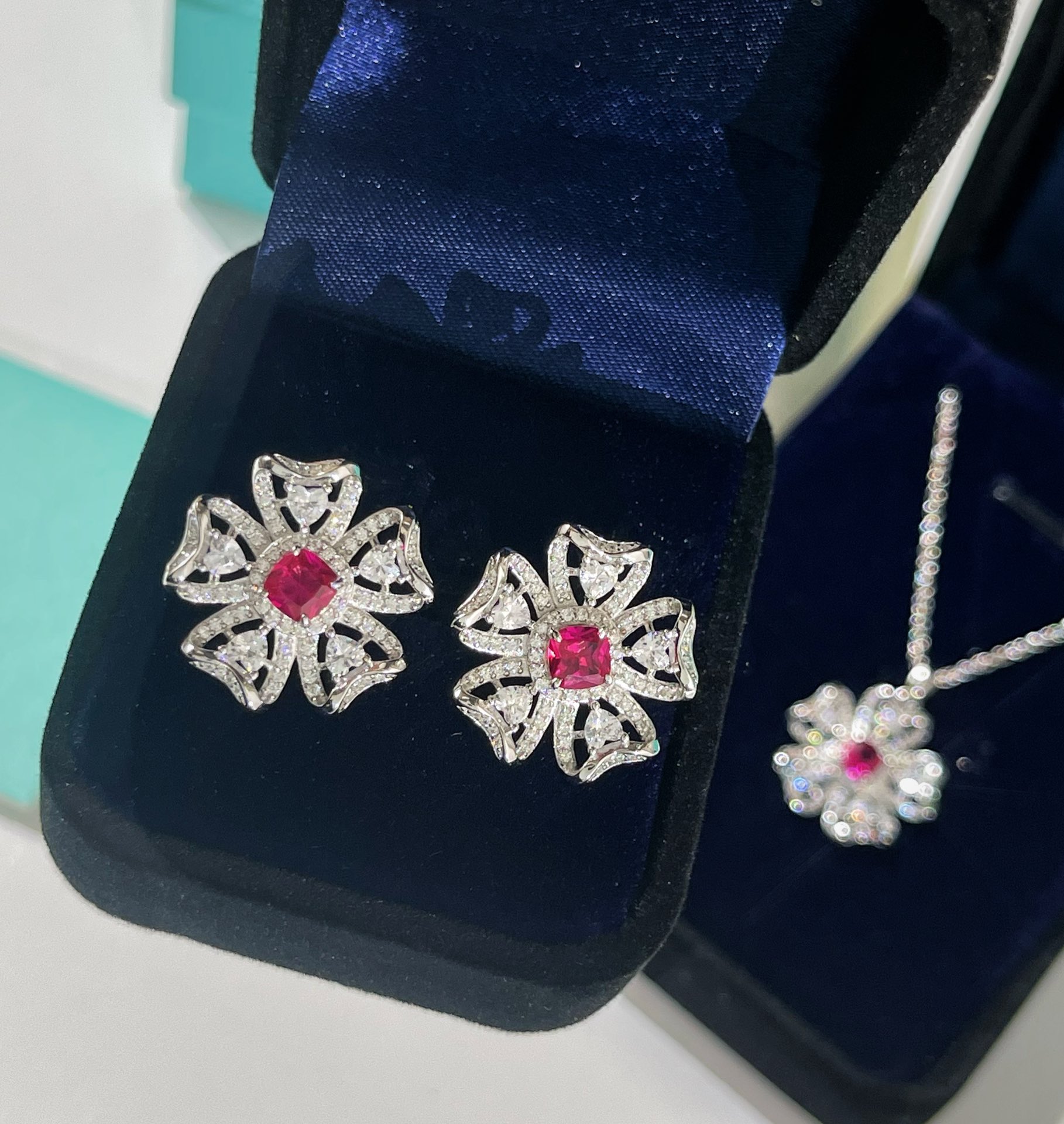 新款☑️TIFFANY&Co.蒂芙尼四叶草红宝石项链 耳钉