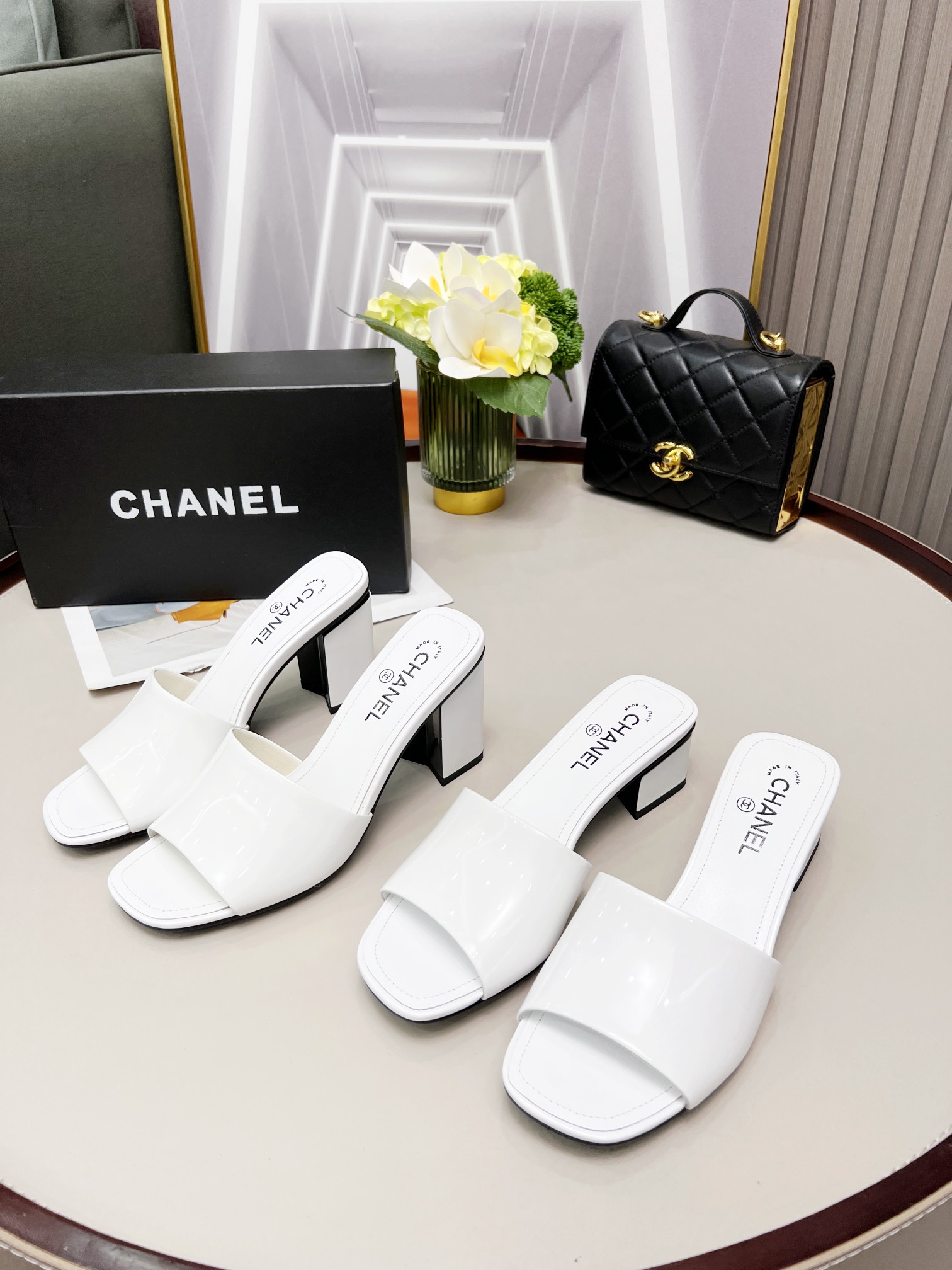 Chanel 2022 Primavera temprana Resort Miel Pantuflas de charol para un efecto gelatinoso Altura del 