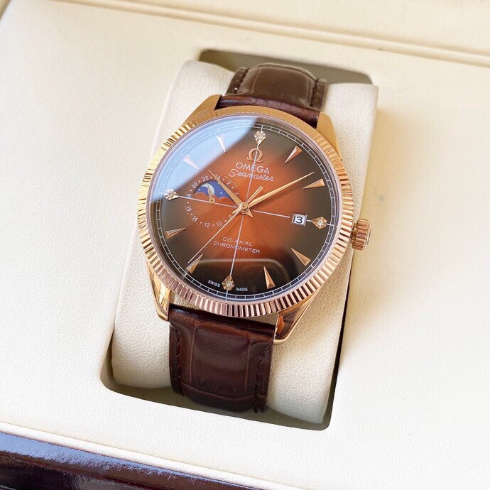 ，  皮带，钢带。简约设计 经典热卖 欧米茄  Omega  男士腕表 西铁城机械机芯 矿物强化玻璃 316L精钢表壳 真皮表带 时尚大方 商务休闲 尺寸：直径42mm 厚度12mm