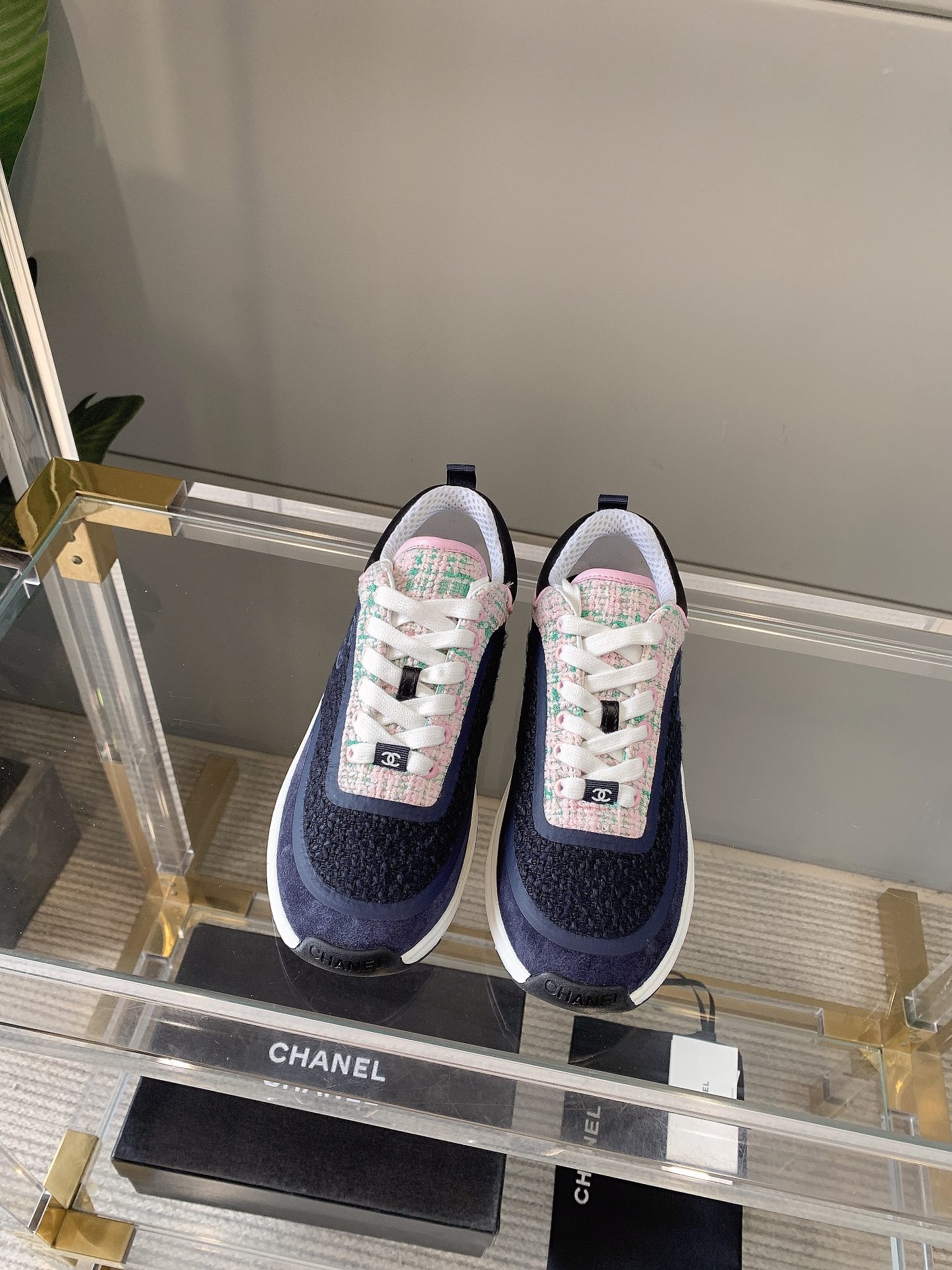 NO:229934,CHANE's latest casual sneakers, lightweight and comfortable, and feels great!  Original custom wool material, inner breathable mesh, comfortable latex insole, original open mold rubber sole, size 35-39 (40 customized), casual shoes/sports shoes, chanel, sneakers19860909CHANE*新款休闲运动鞋 轻便舒适 脚感超棒！ 鞋面原版定制毛呢料 内里透气网面 舒适乳胶鞋垫 原版开模橡胶底 码数35-39（40定做）,休闲鞋/运动鞋,chanel,sneakers,Women's Shoes