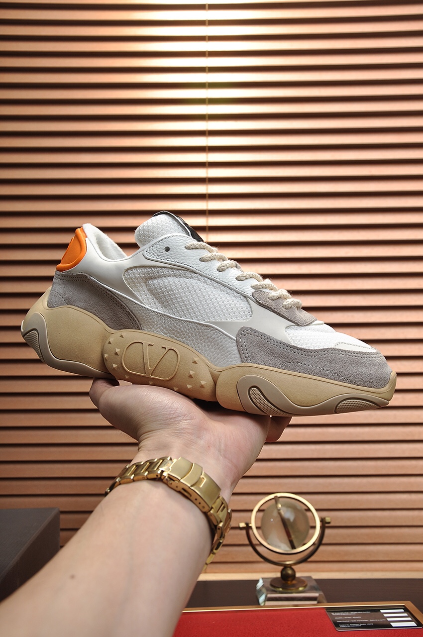 K5  华伦天奴原单 官网最 ，最新時尚休闲男鞋🔜鞋面選用进口上等原版头层牛皮拼接飞织，网布内里，上脚非常有型，个性时尚橡膠耐磨大底，实物拍摄🎬實物更好看，