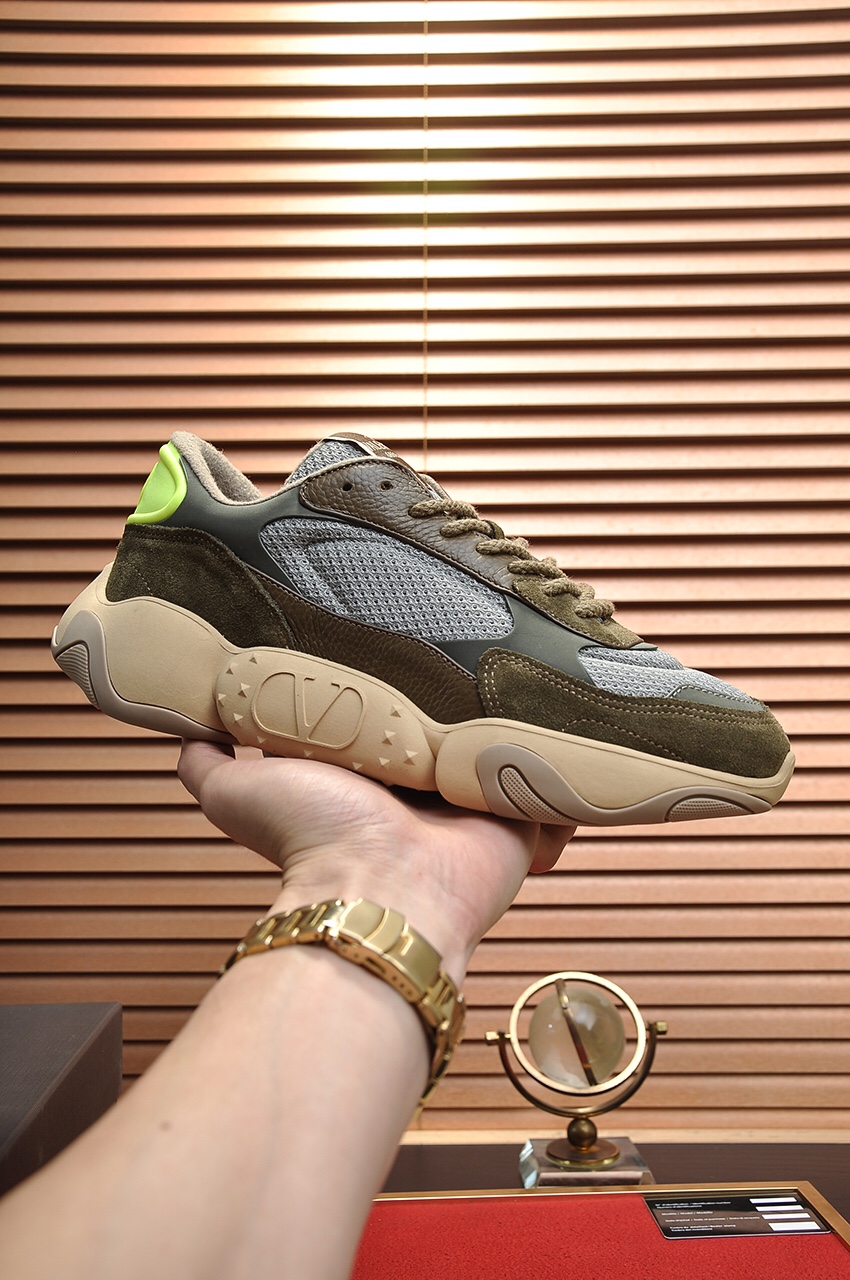 K5  华伦天奴原单 官网最 ，最新時尚休闲男鞋🔜鞋面選用进口上等原版头层牛皮拼接飞织，网布内里，上脚非常有型，个性时尚橡膠耐磨大底，实物拍摄🎬實物更好看，