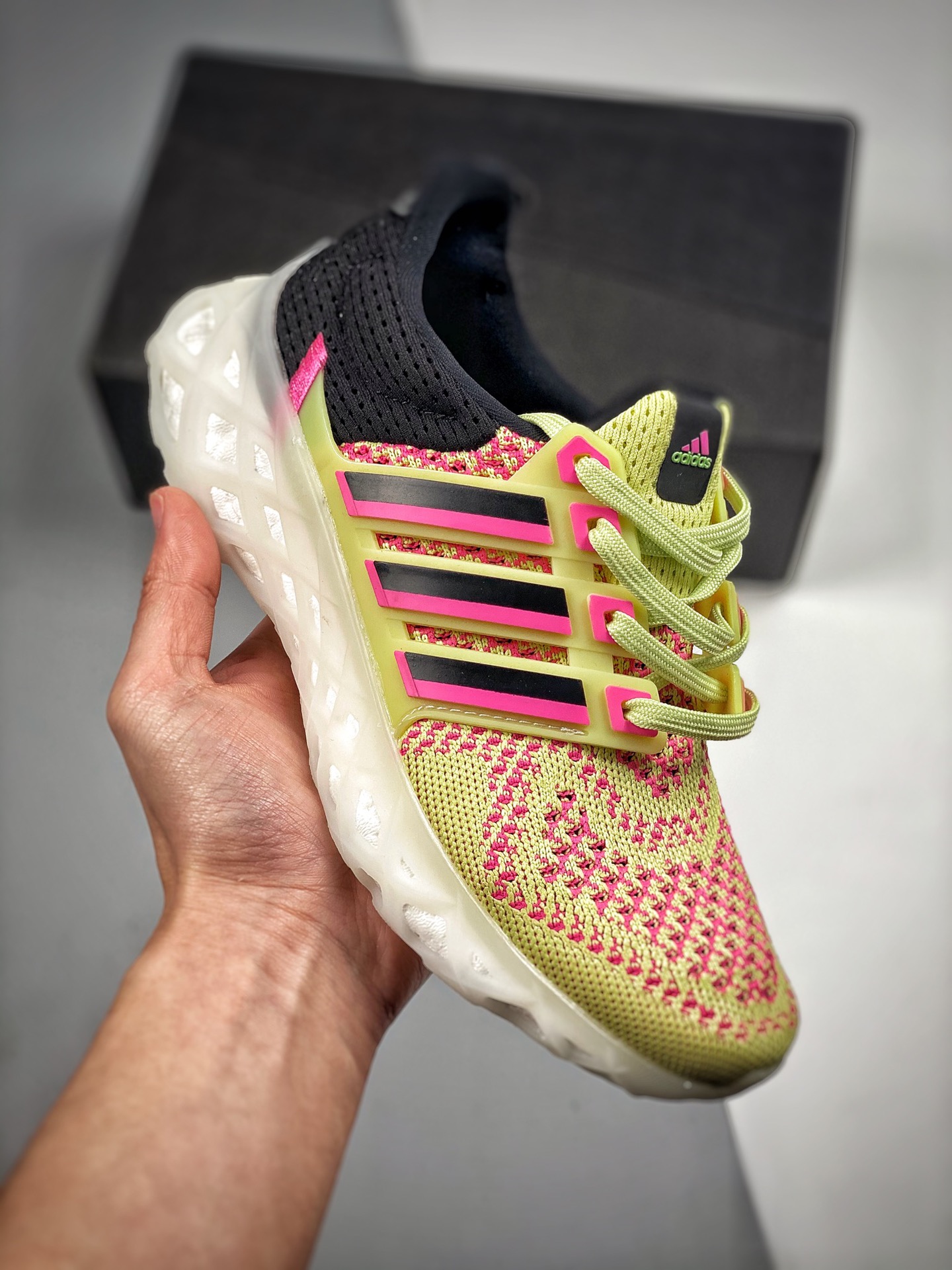 Palomitas de maíz, la serie adidas ultra boost web dna con forma de proa y popa se expone oficialmente. La nueva genera…