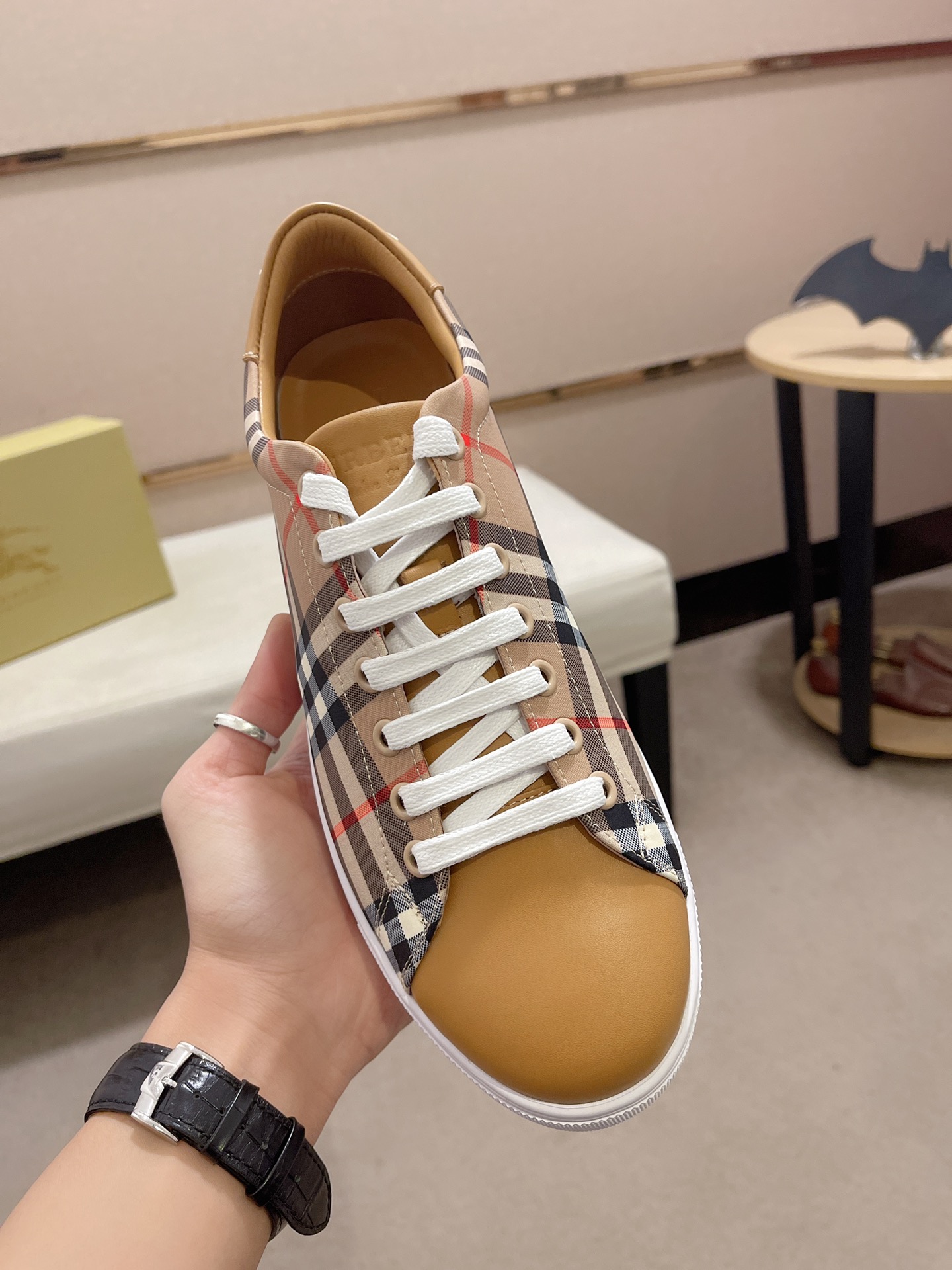 Precio de fábrica:Sincronización de contadorBURBERRY Burberry generación superior sincrónica a la ve