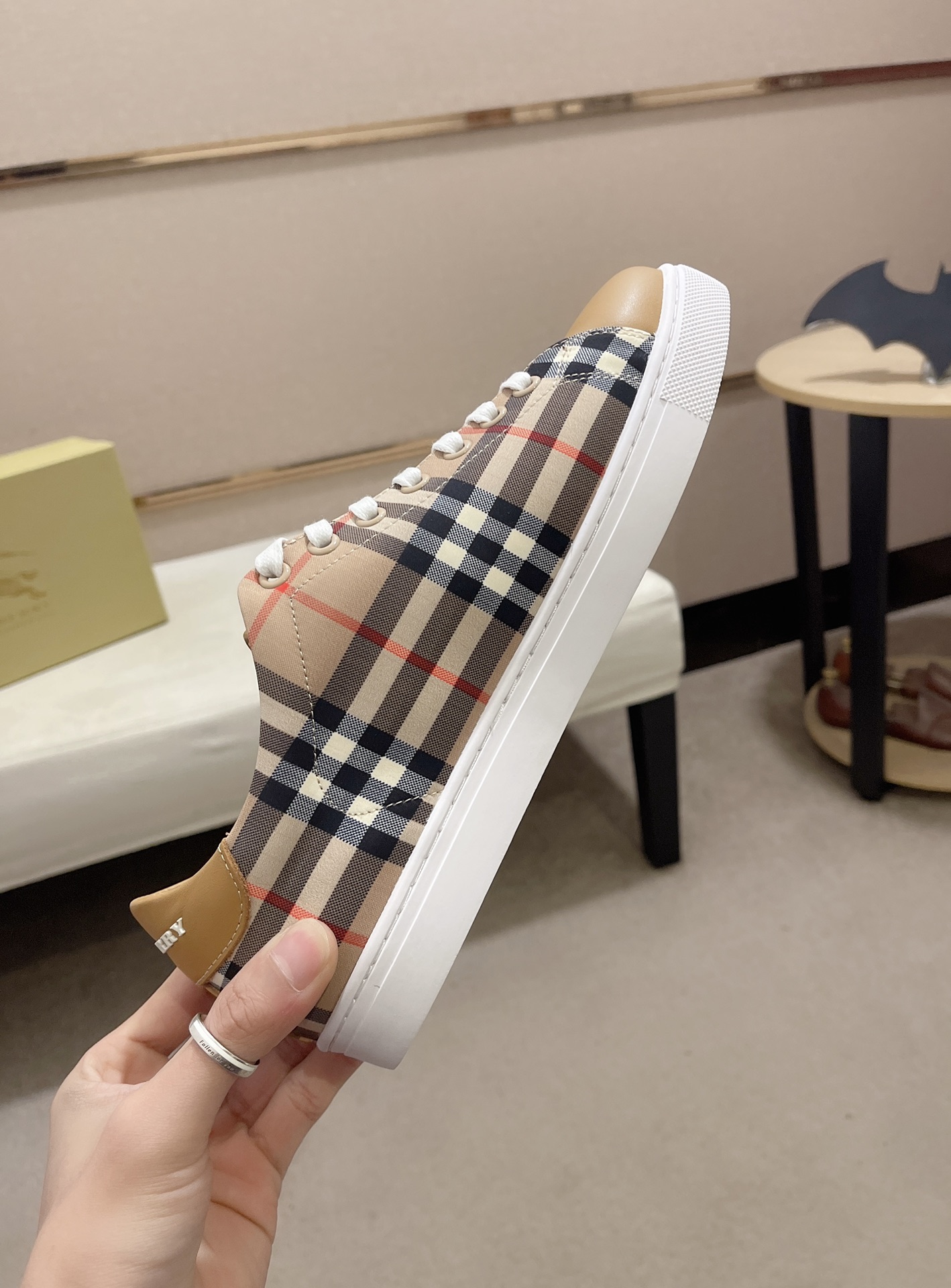 Precio de fábrica:Sincronización de contadorBURBERRY Burberry generación superior sincrónica a la ve