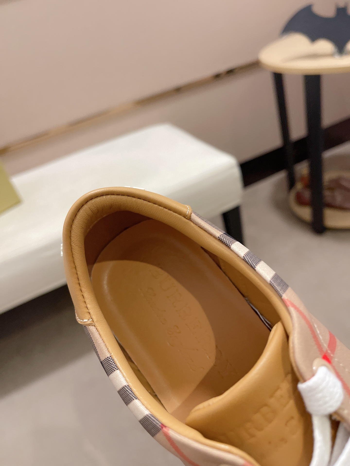 Precio de fábrica:Sincronización de contadorBURBERRY Burberry generación superior sincrónica a la ve
