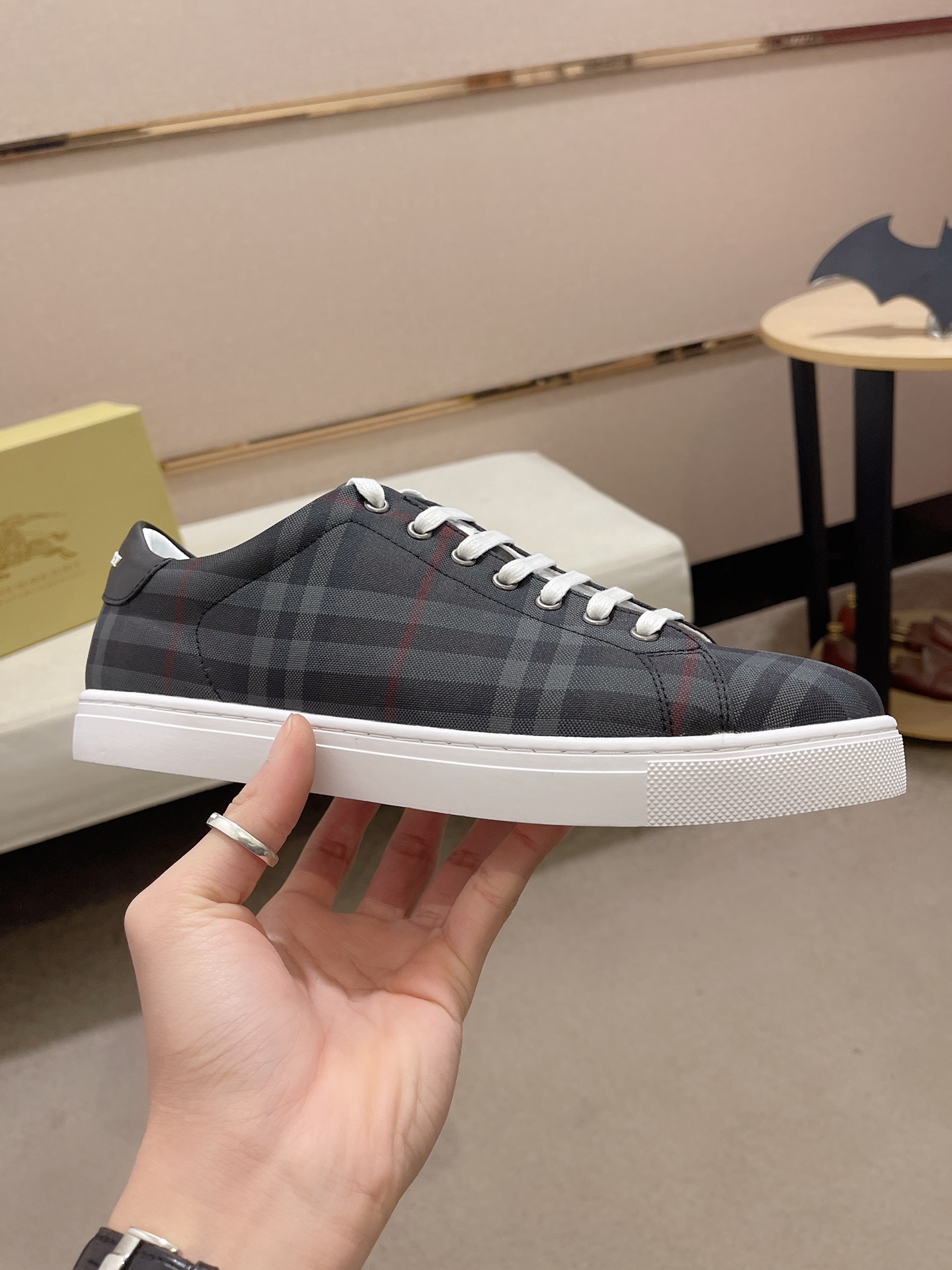 Precio de fábrica:Sincronización de contadorBURBERRY Burberry generación superior sincrónica a la ve