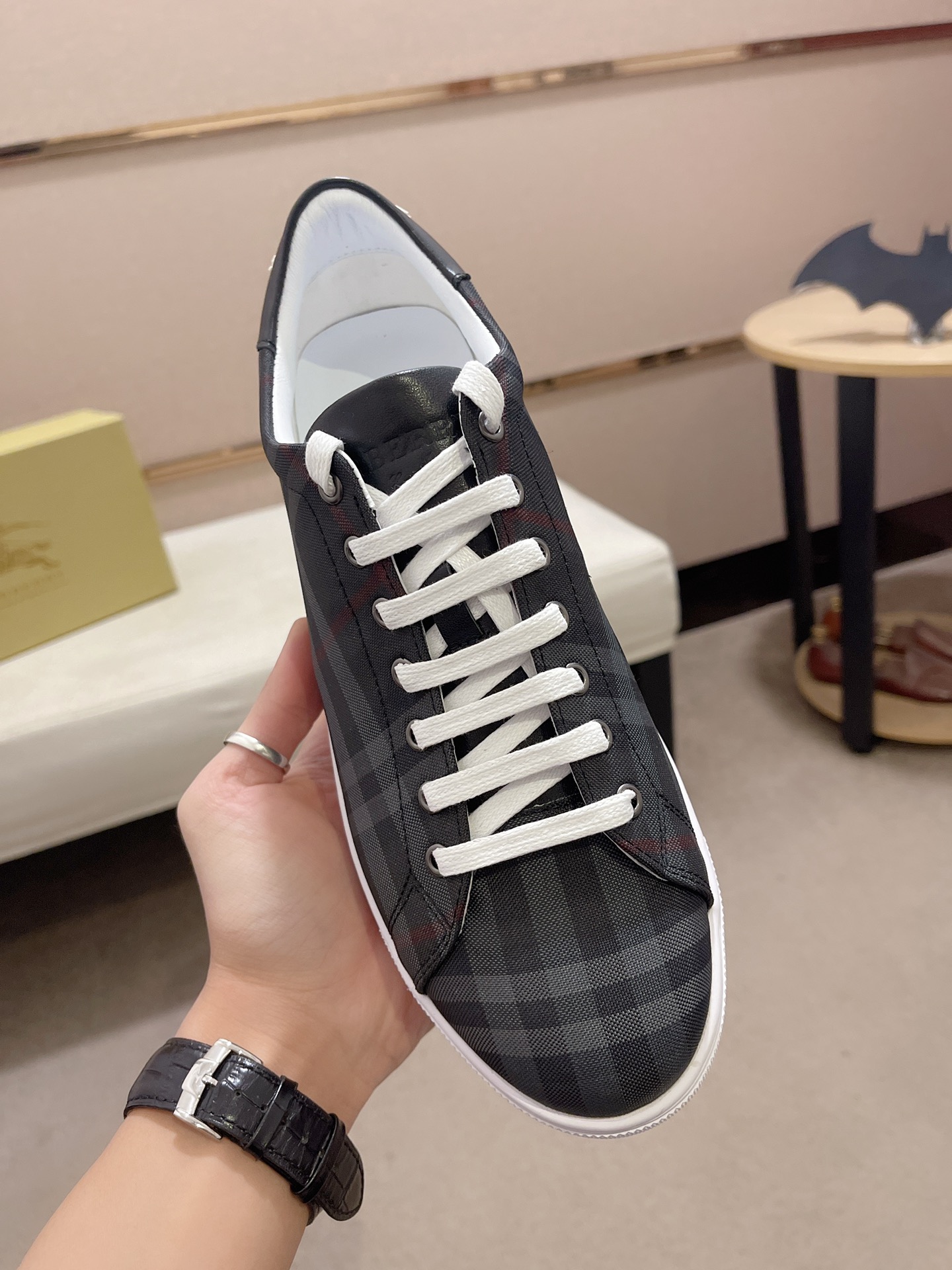Precio de fábrica:Sincronización de contadorBURBERRY Burberry generación superior sincrónica a la ve