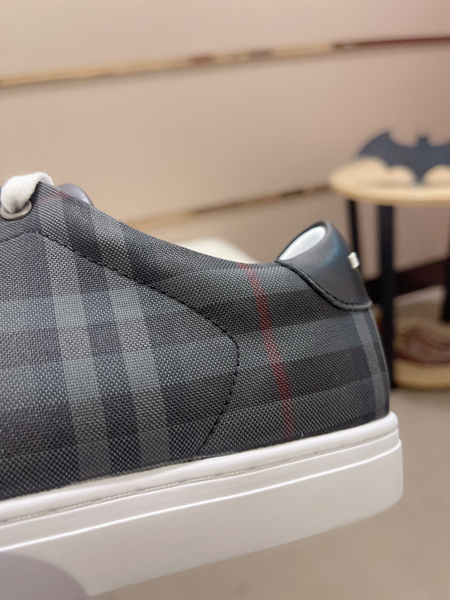 Precio de fábrica:Sincronización de contadorBURBERRY Burberry generación superior sincrónica a la ve