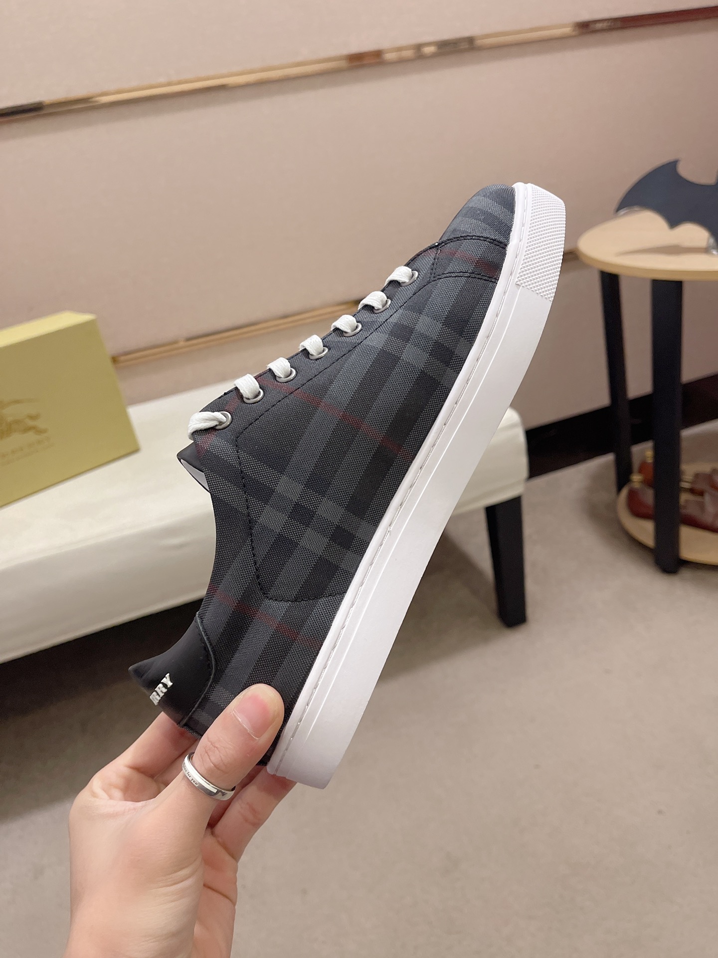 Precio de fábrica:Sincronización de contadorBURBERRY Burberry generación superior sincrónica a la ve