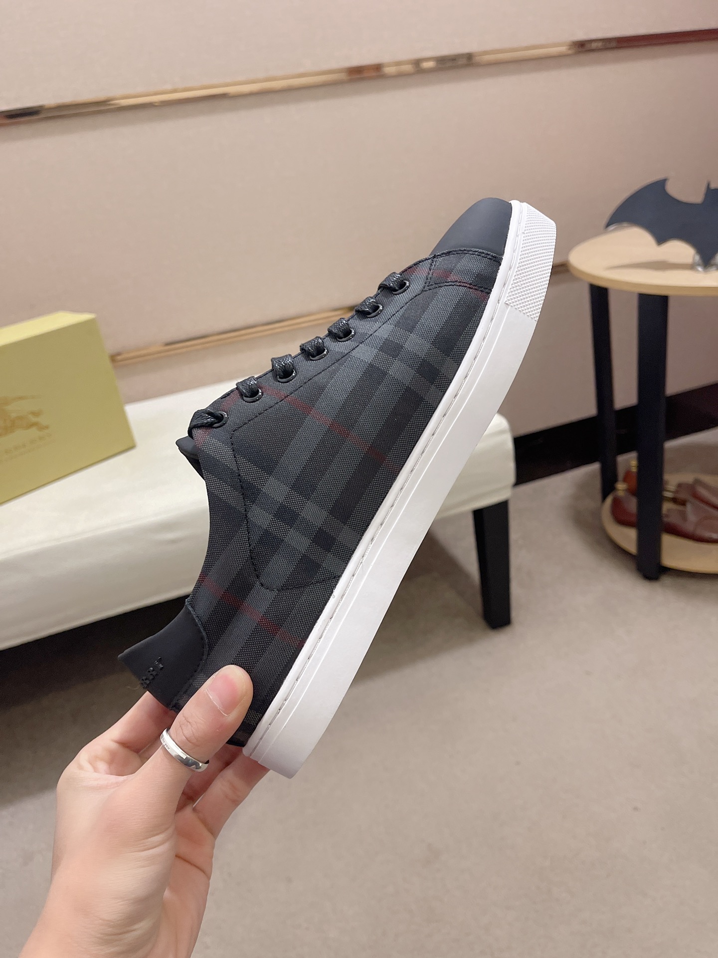 Precio de fábrica:Sincronización de contadorBURBERRY Burberry generación superior sincrónica a la ve