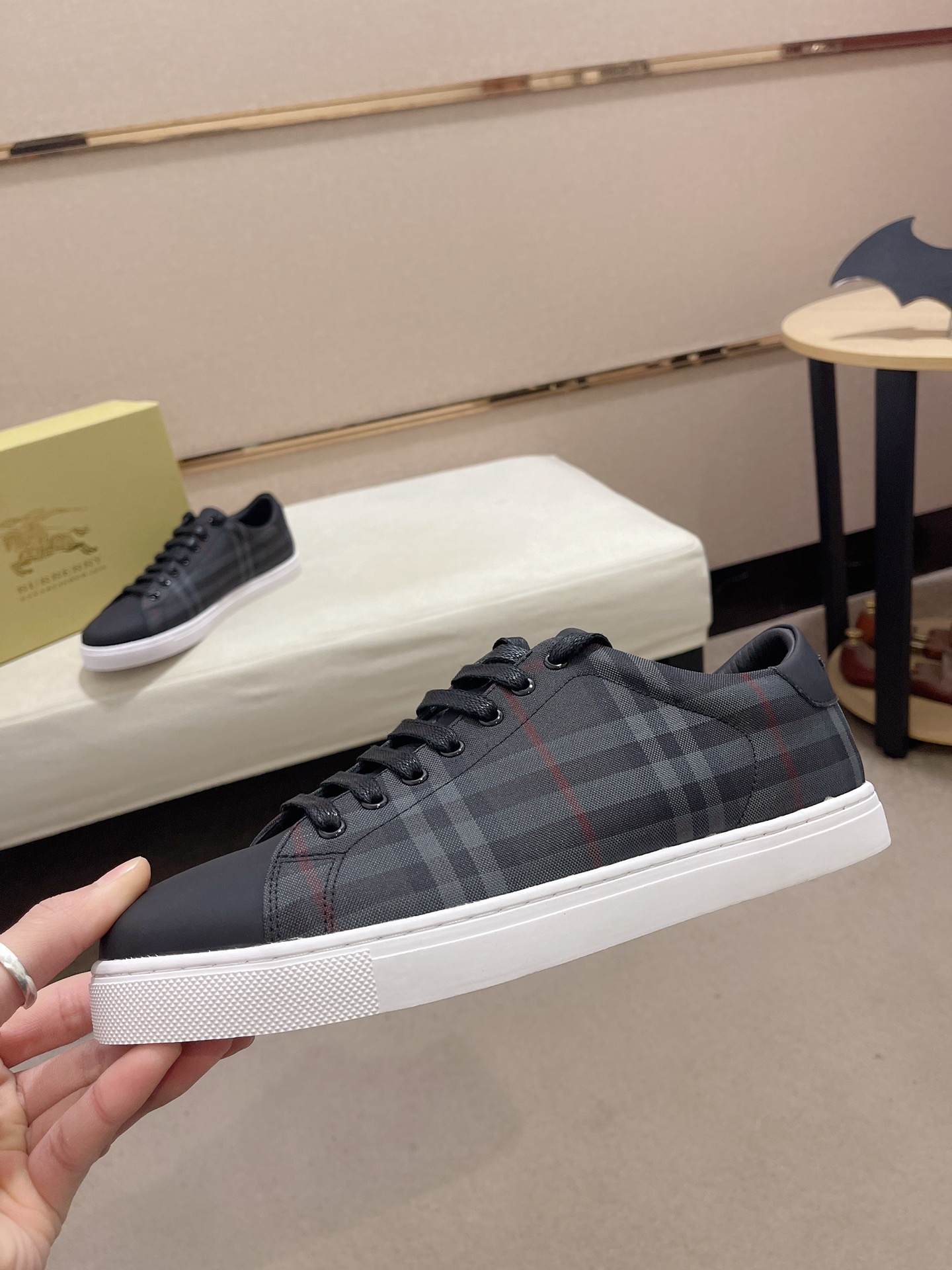 Precio de fábrica:Sincronización de contadorBURBERRY Burberry generación superior sincrónica a la ve