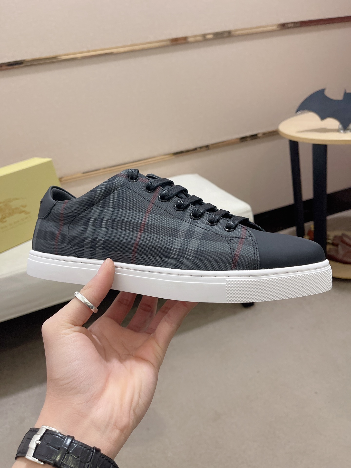 Precio de fábrica:Sincronización de contadorBURBERRY Burberry generación superior sincrónica a la ve