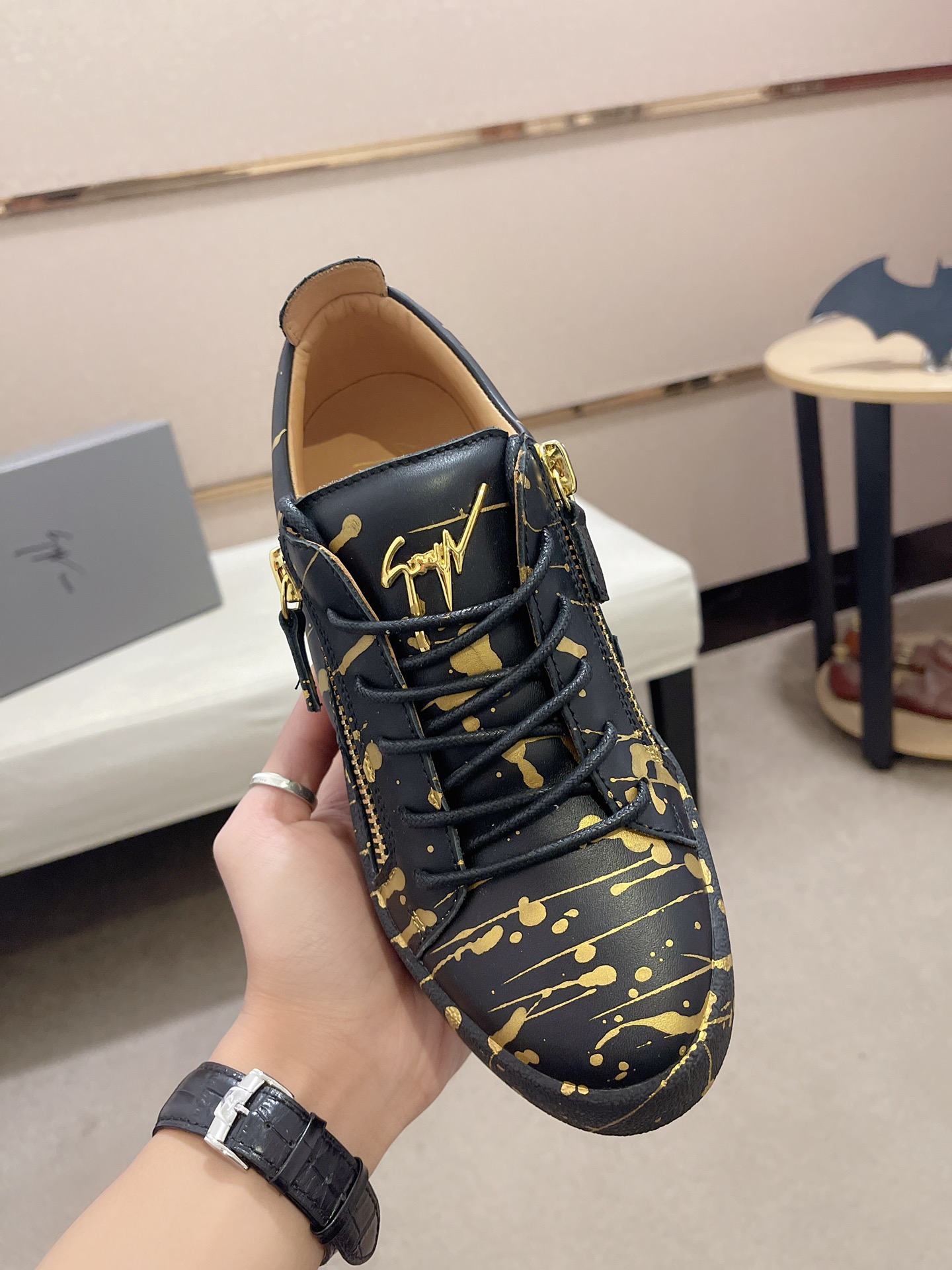 Precio de fábrica 360GIUSEPPE ZANOTTI / Giuseppe Zanotti, nacido en el famoso reino de lujo de Itali