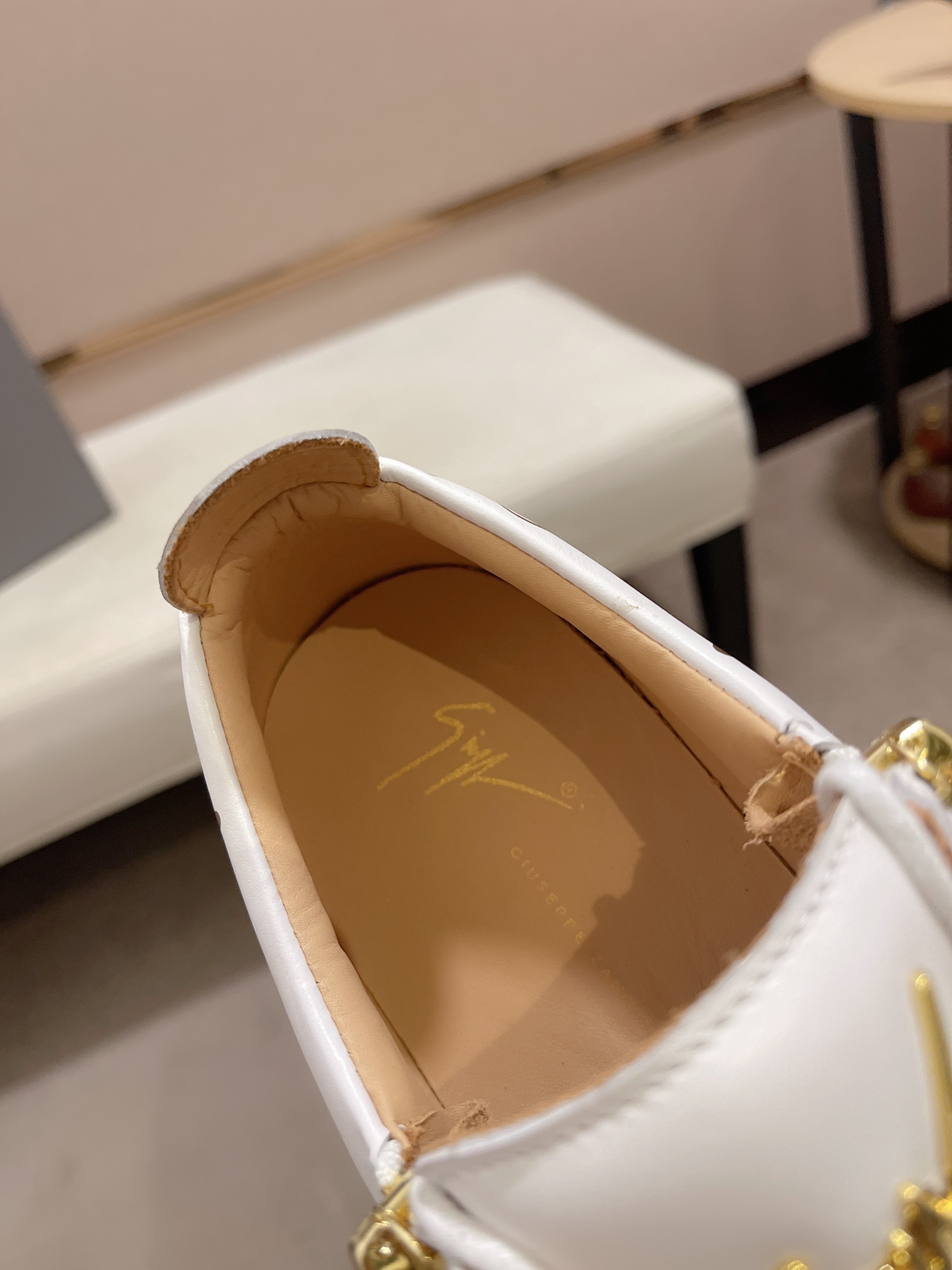 Precio de fábrica 360GIUSEPPE ZANOTTI / Giuseppe Zanotti, nacido en el famoso reino de lujo de Itali