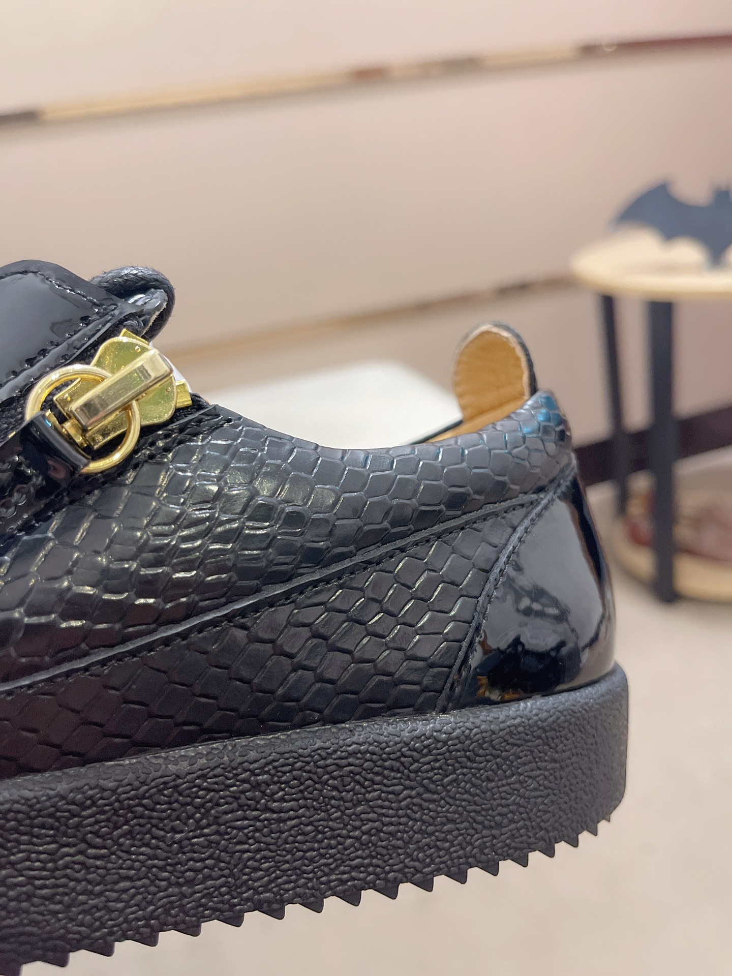 Precio de fábrica 300GIUSEPPE ZANOTTI / Giuseppe Zanotti, nacido en el famoso reino de lujo de Itali