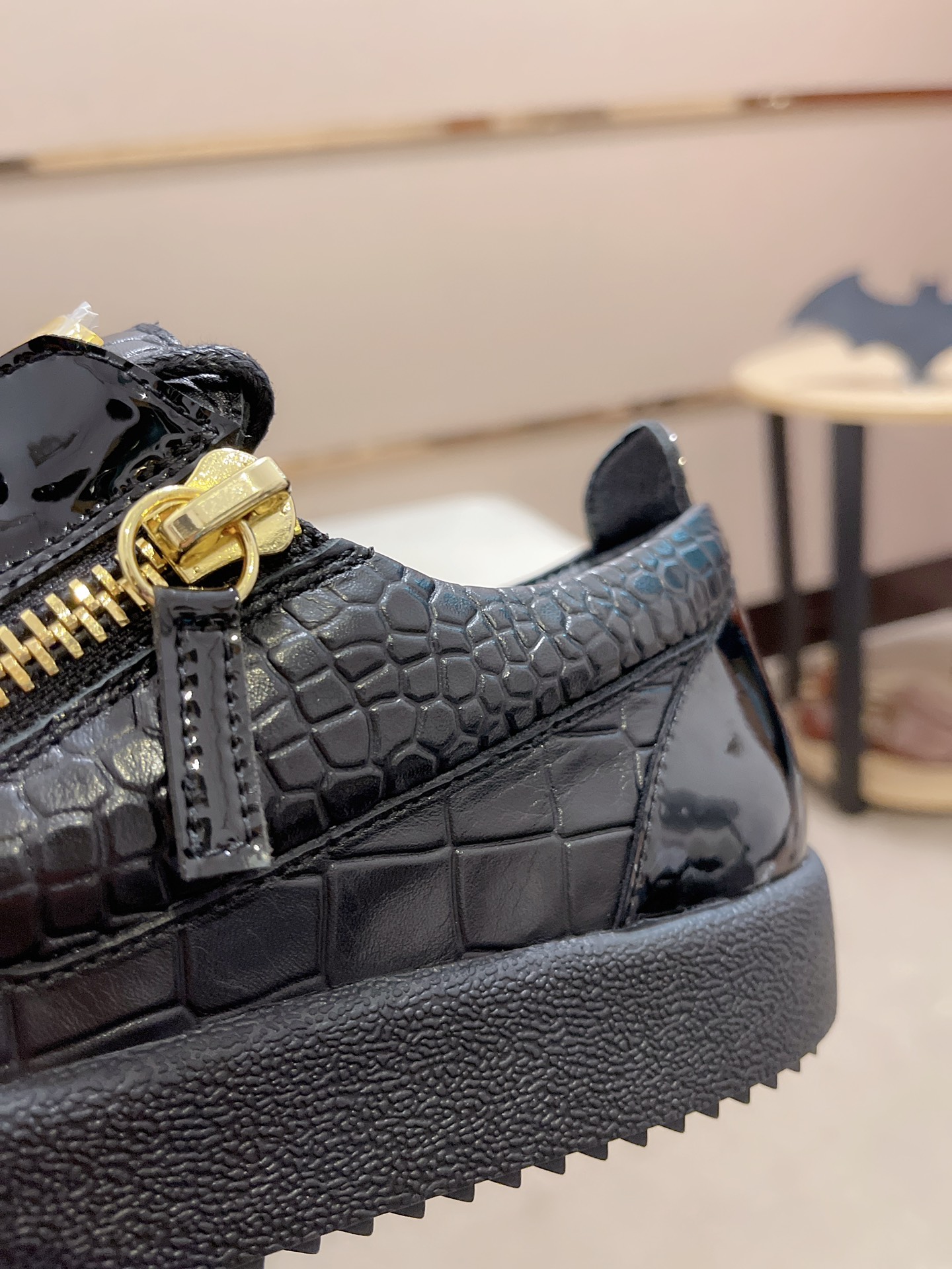 Precio de fábrica 300GIUSEPPE ZANOTTI / Giuseppe Zanotti, nacido en el famoso reino de lujo de Itali