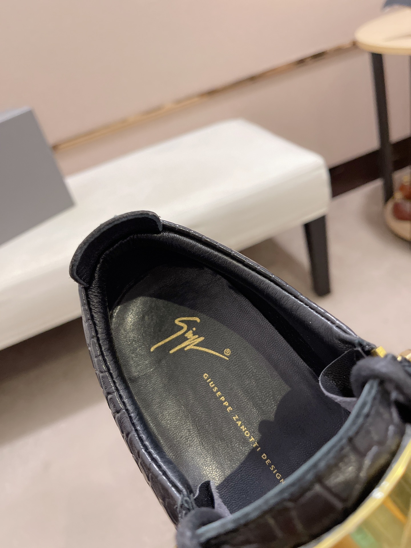 Precio de fábrica 300GIUSEPPE ZANOTTI / Giuseppe Zanotti, nacido en el famoso reino de lujo de Itali