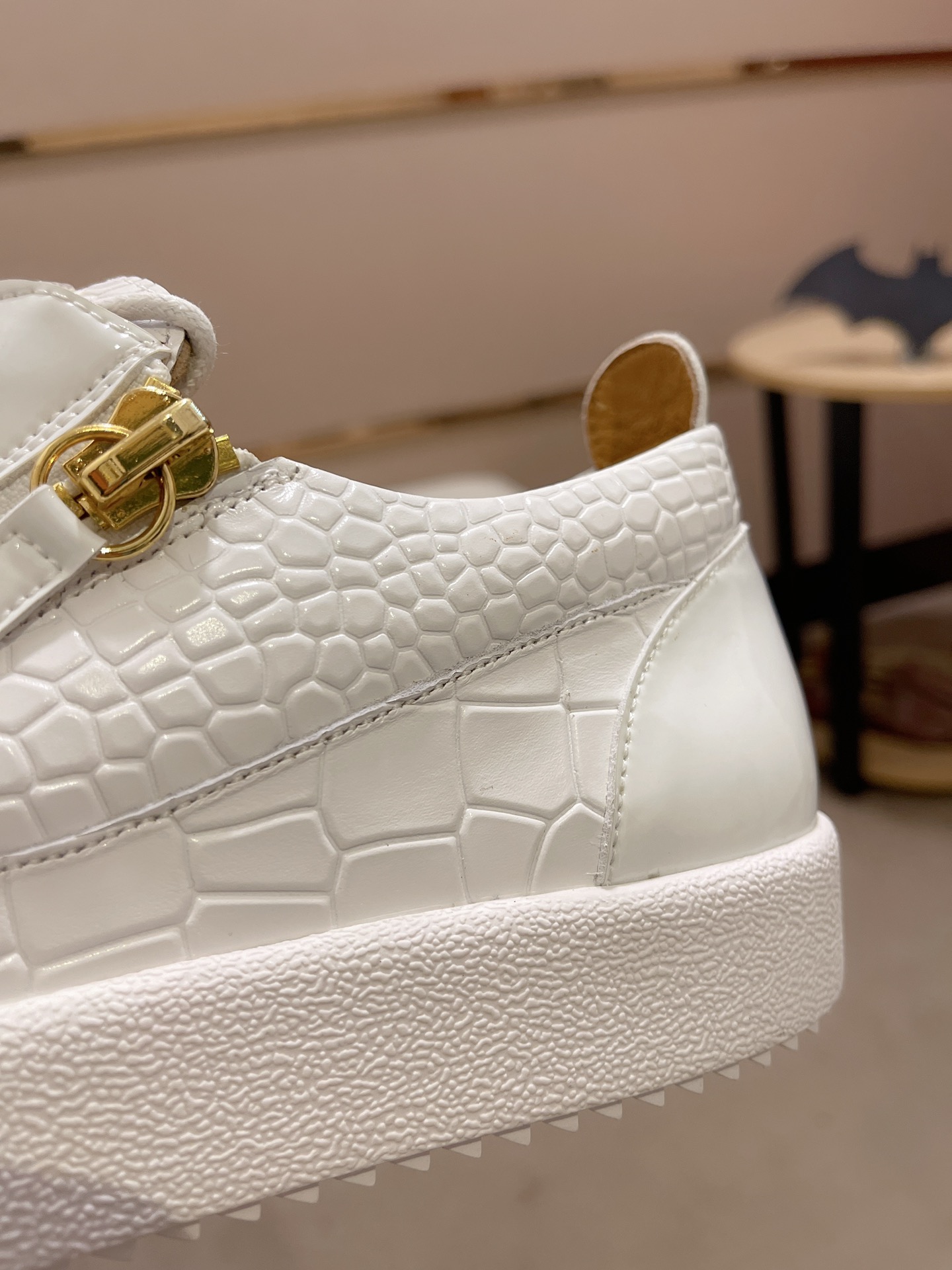 Precio de fábrica 300GIUSEPPE ZANOTTI / Giuseppe Zanotti, nacido en el famoso reino de lujo de Itali