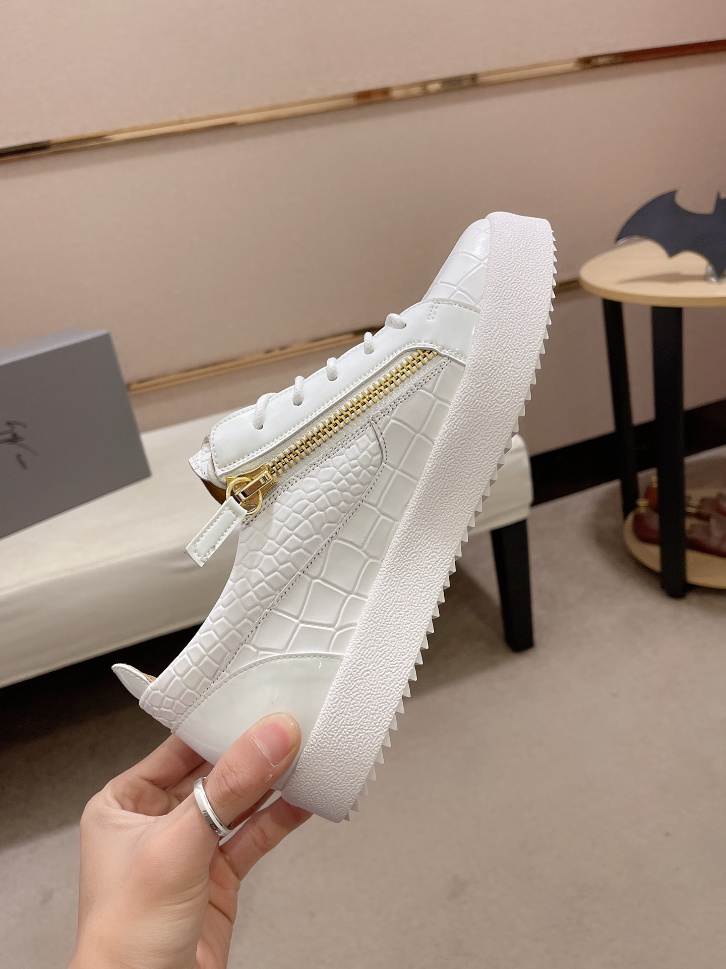 Precio de fábrica 300GIUSEPPE ZANOTTI / Giuseppe Zanotti, nacido en el famoso reino de lujo de Itali