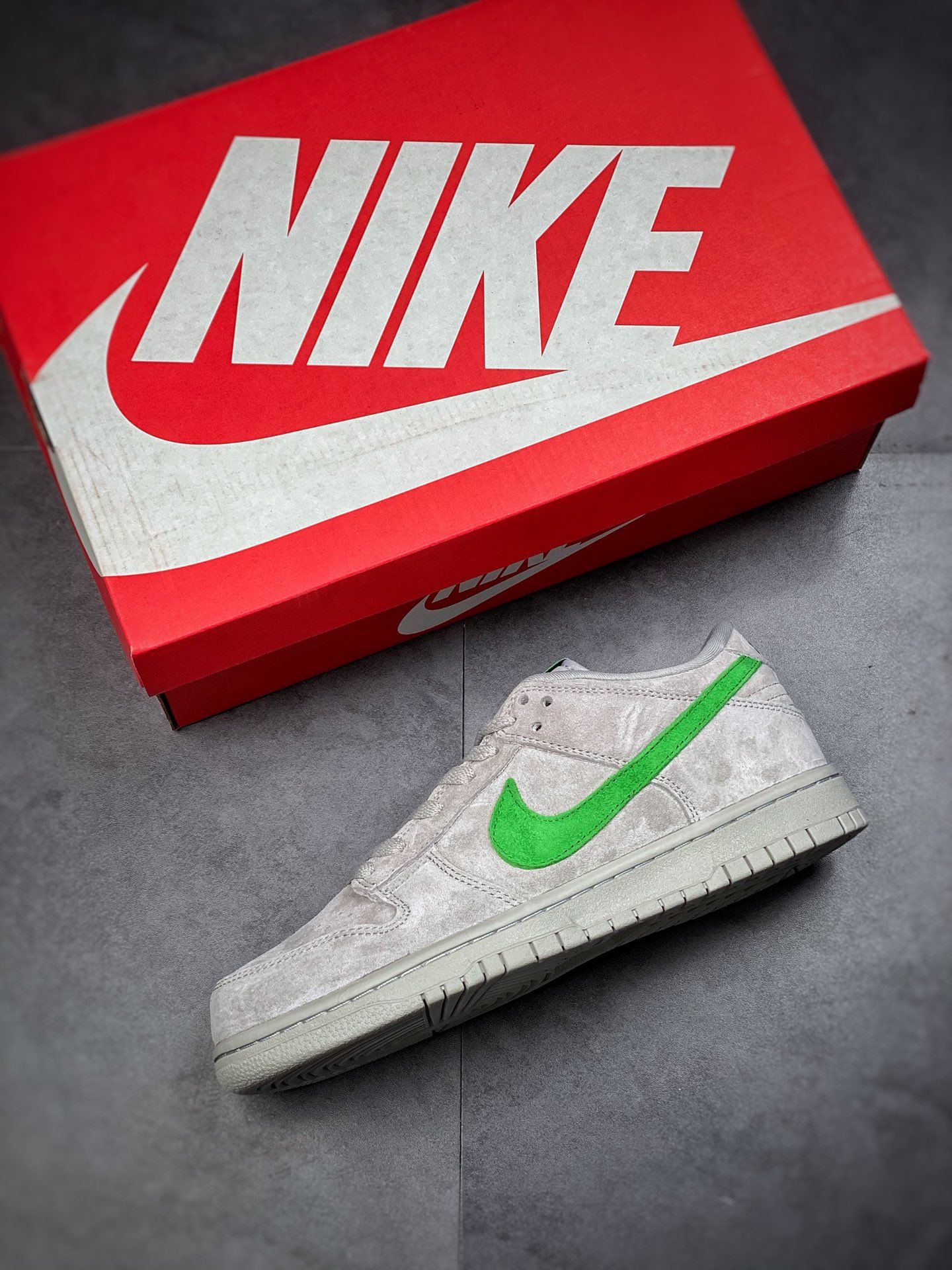 260  Nike SB Dunk Low 元年复刻 灰绿 316272-526
