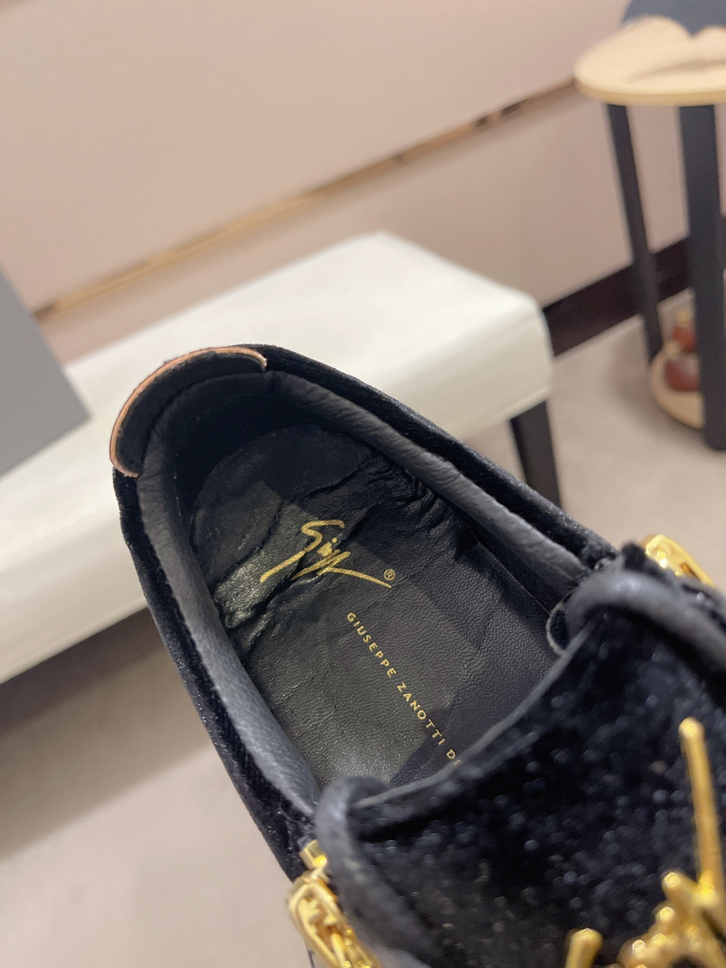Precio de fábrica 300GIUSEPPE ZANOTTI / Giuseppe Zanotti, nacido en el famoso reino de lujo de Itali