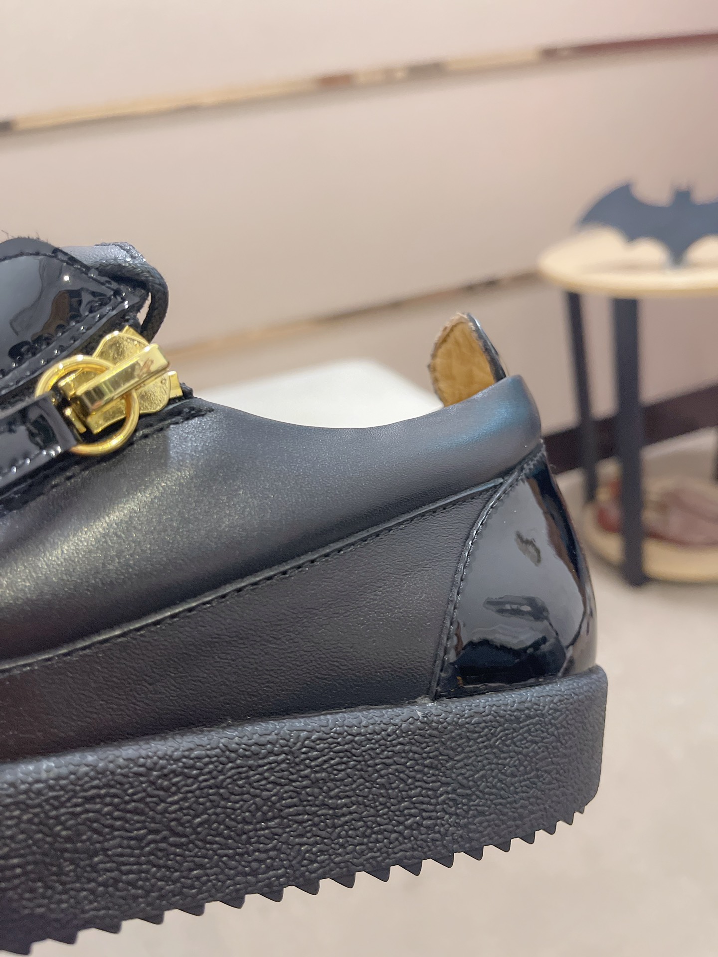 Precio de fábrica 300GIUSEPPE ZANOTTI / Giuseppe Zanotti, nacido en el famoso reino de lujo de Itali