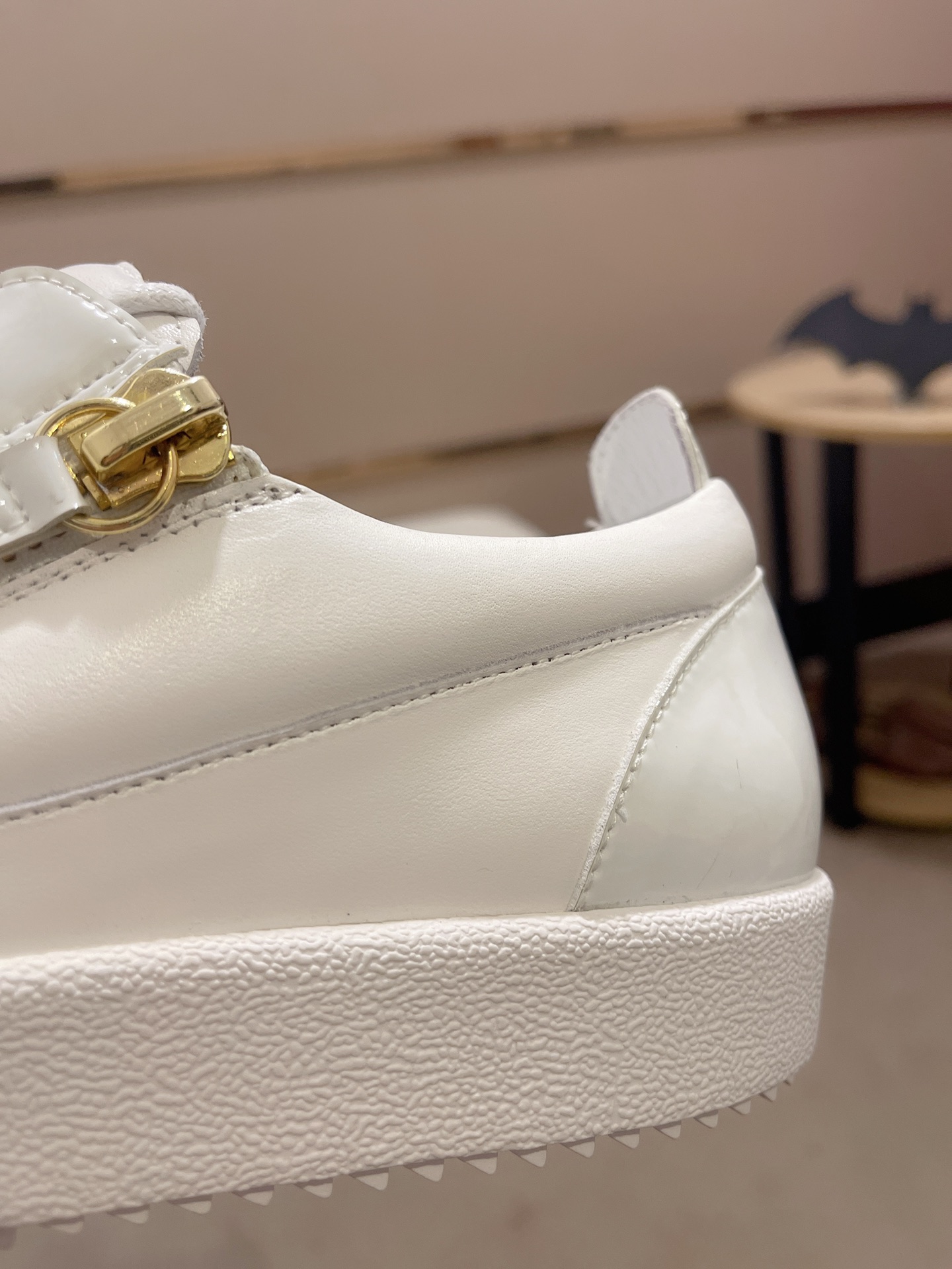 Precio de fábrica 300GIUSEPPE ZANOTTI / Giuseppe Zanotti, nacido en el famoso reino de lujo de Itali