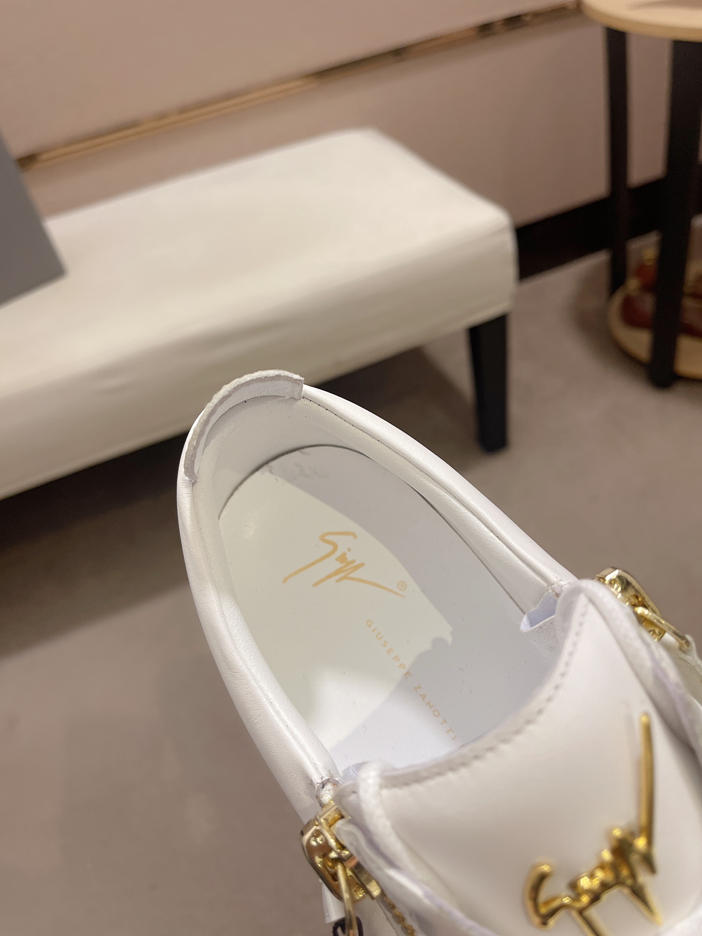 Precio de fábrica 300GIUSEPPE ZANOTTI / Giuseppe Zanotti, nacido en el famoso reino de lujo de Itali