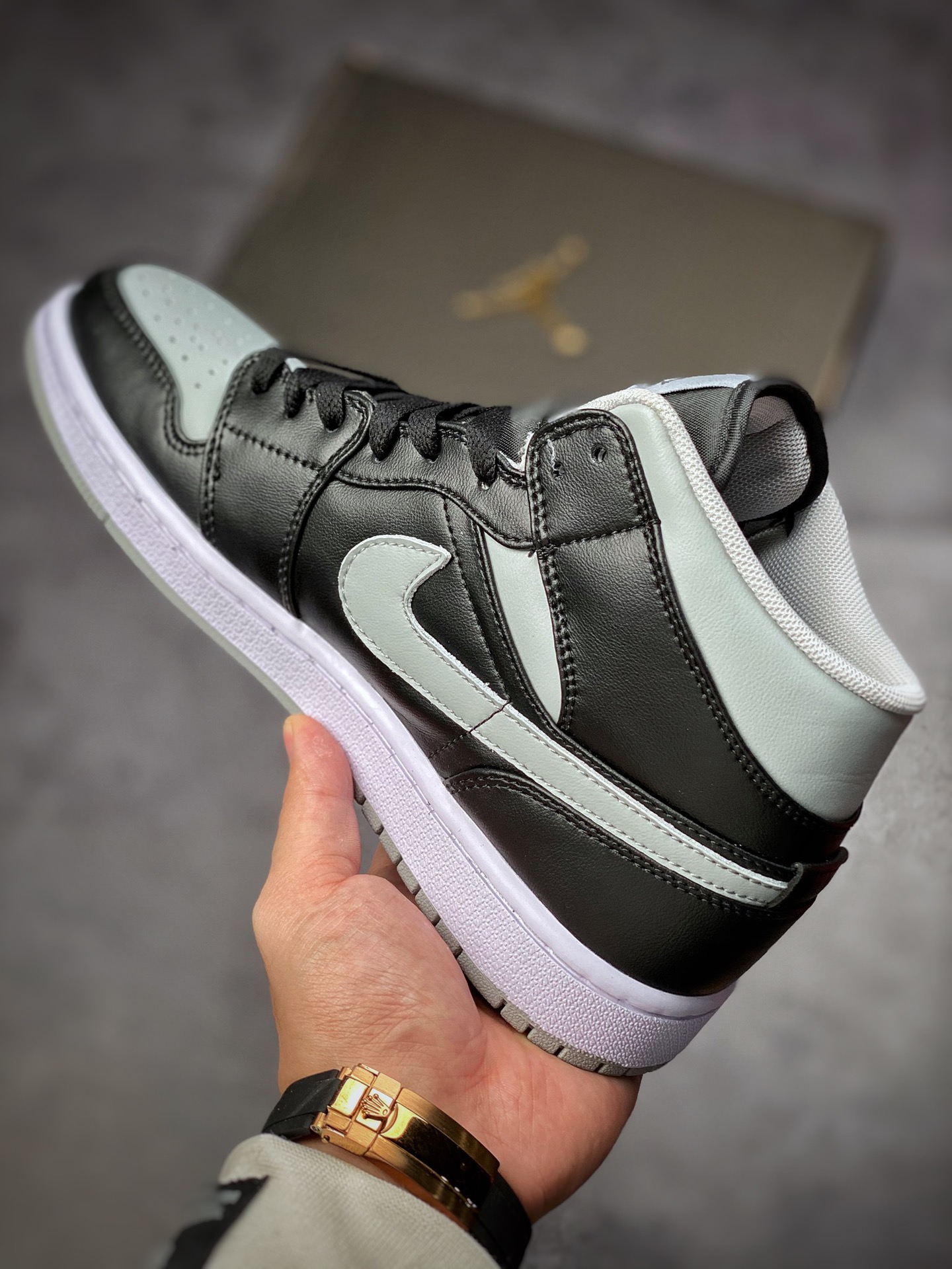 240 Air Jordan 1 Mid AJ中帮篮球鞋 小影子黑灰BQ6472-007