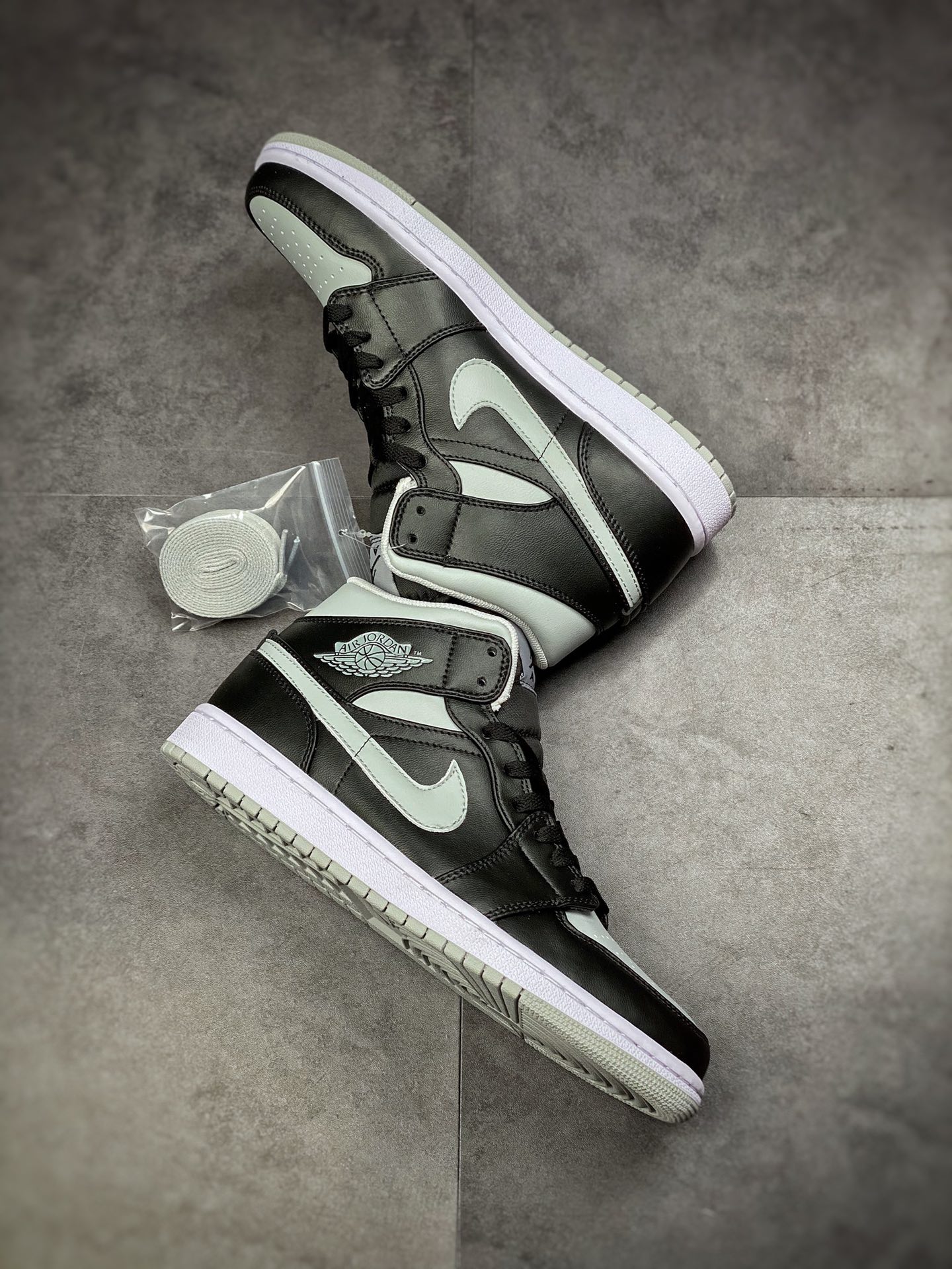 240 Air Jordan 1 Mid AJ中帮篮球鞋 小影子黑灰BQ6472-007