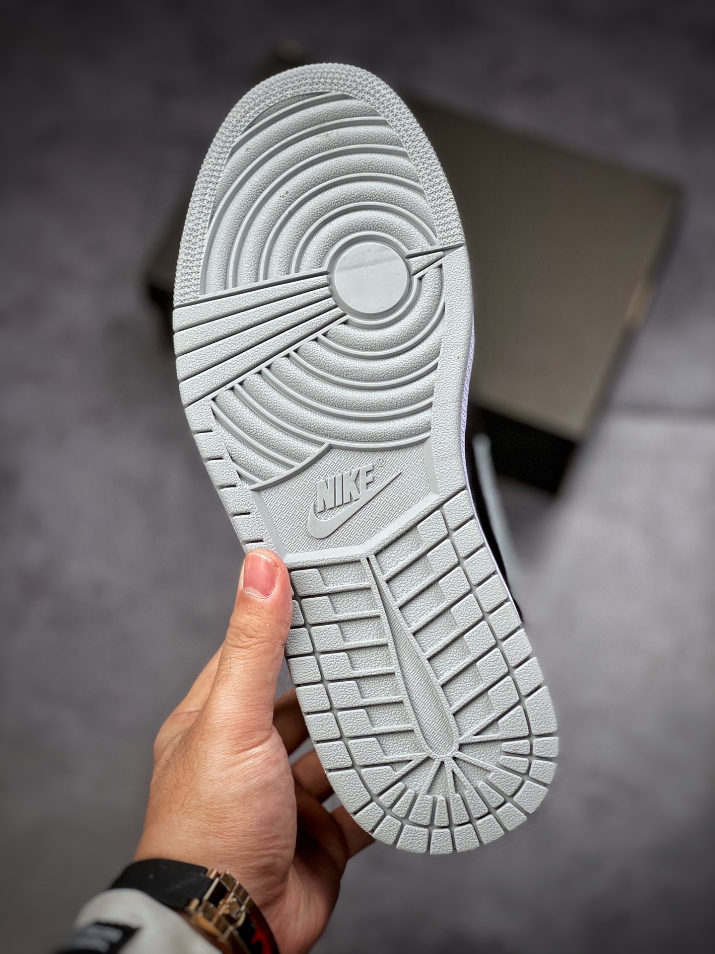 240 Air Jordan 1 Mid AJ中帮篮球鞋 小影子黑灰BQ6472-007