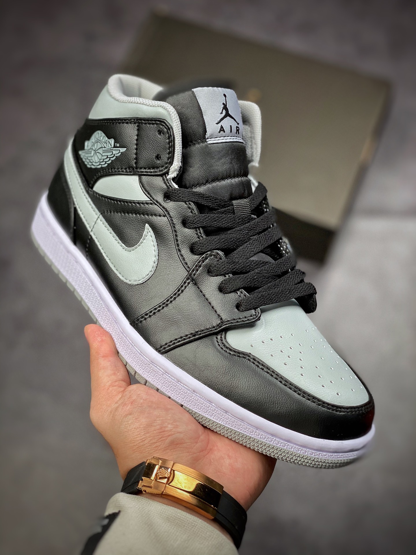 240 Air Jordan 1 Mid AJ中帮篮球鞋 小影子黑灰BQ6472-007