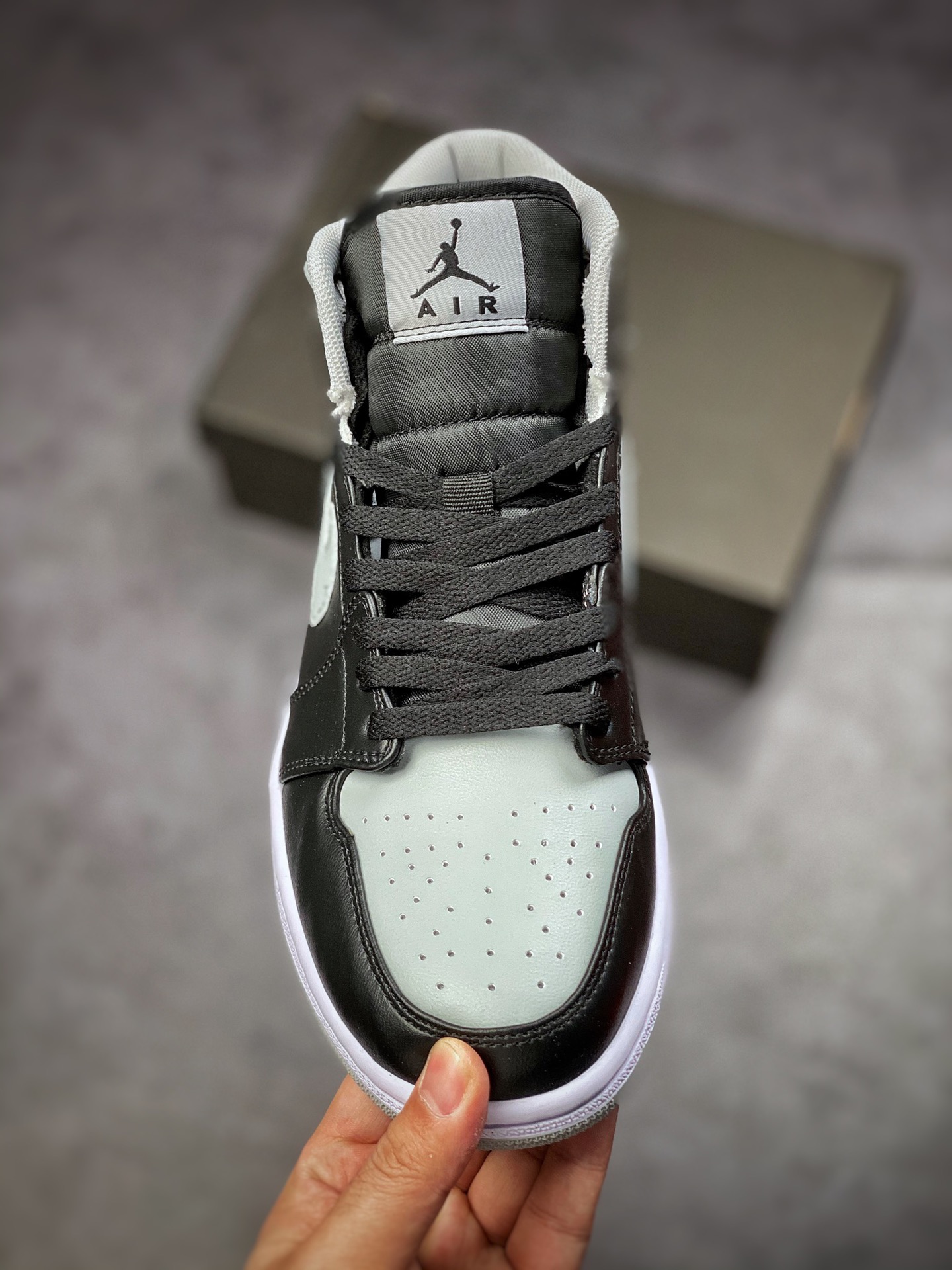 240 Air Jordan 1 Mid AJ中帮篮球鞋 小影子黑灰BQ6472-007