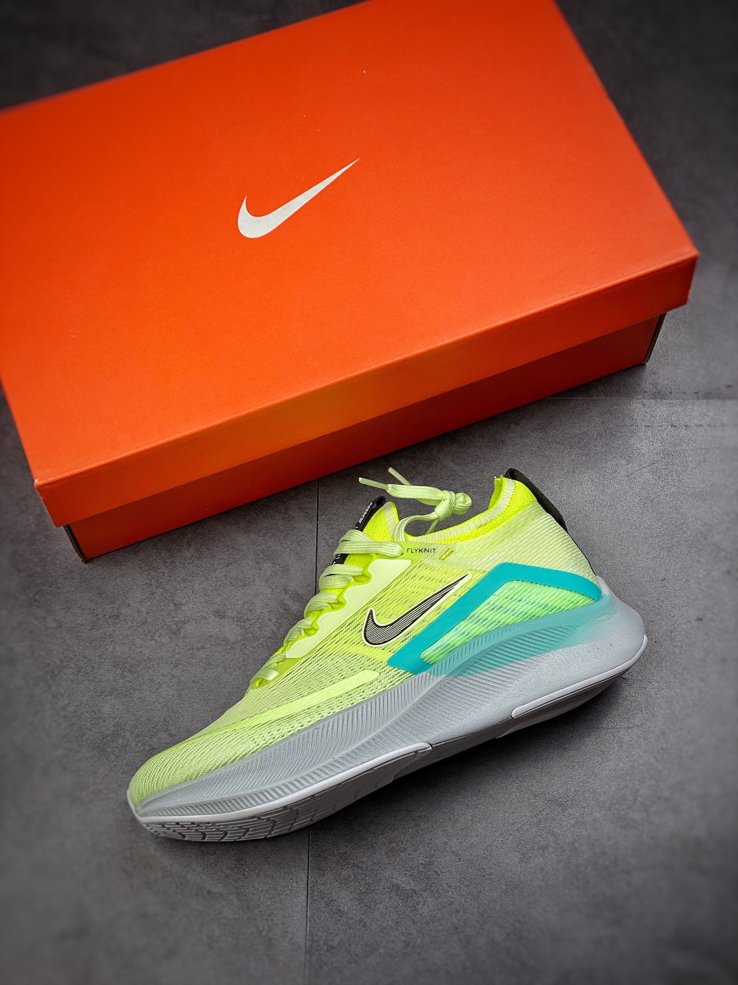 260  Nike Zoom Fly 4 耐克男子超弹碳板跑步鞋CT2401-700