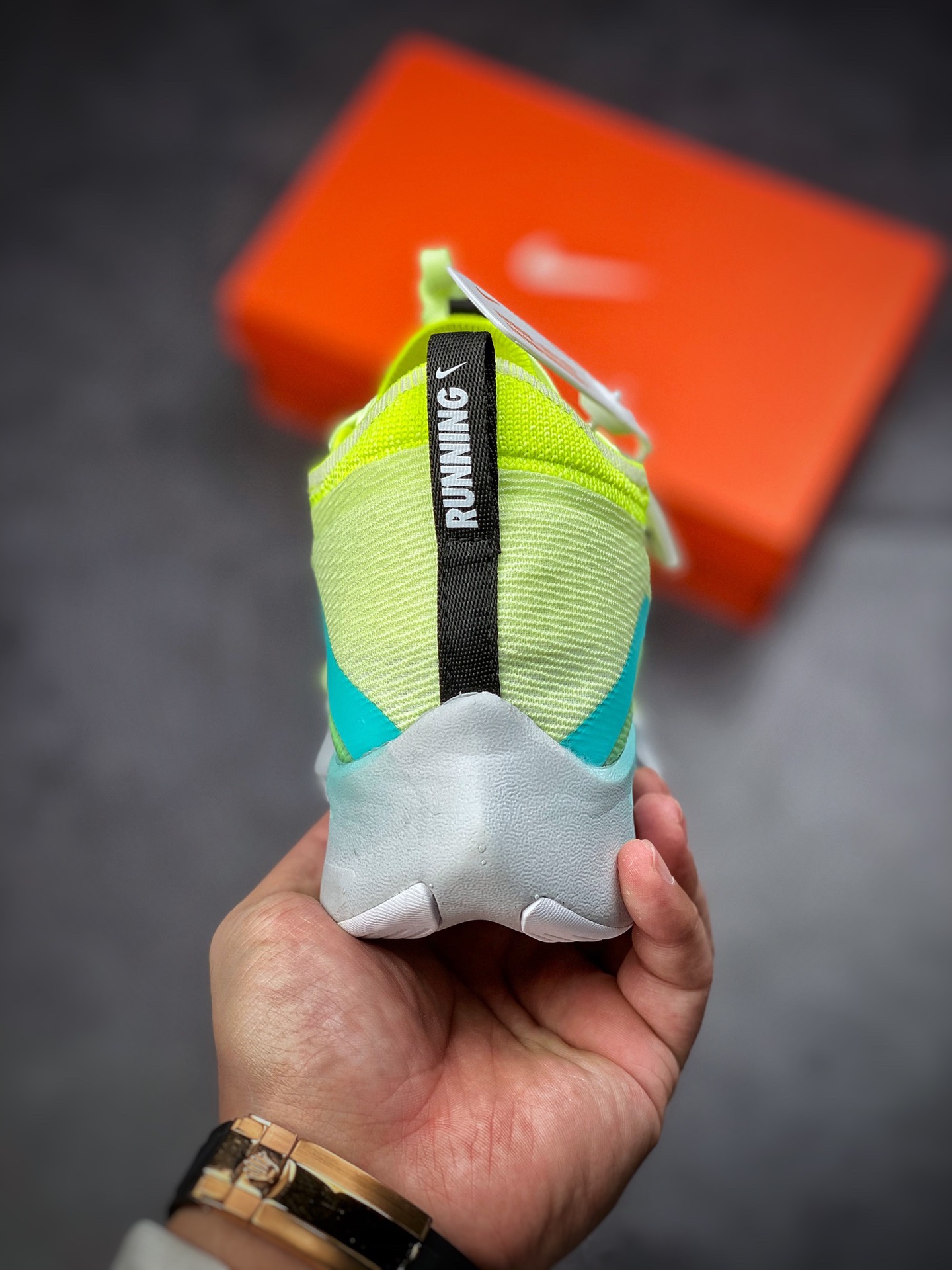 260  Nike Zoom Fly 4 耐克男子超弹碳板跑步鞋CT2401-700