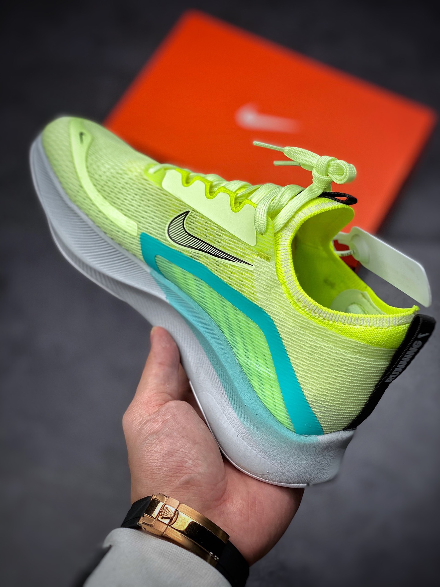 260  Nike Zoom Fly 4 耐克男子超弹碳板跑步鞋CT2401-700