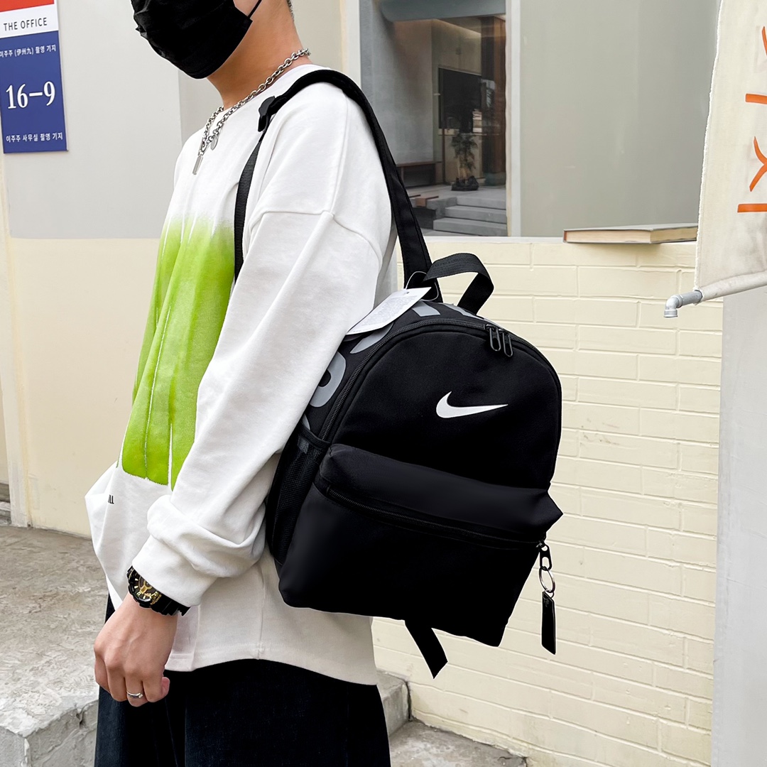 供货价:63💰开学季背包🎒原单好货,原包装吊牌，。NIKE耐克 儿童小背包幼儿园休闲双肩包男女大童运动休闲学生书包旅行背包 尺寸:31×25×13