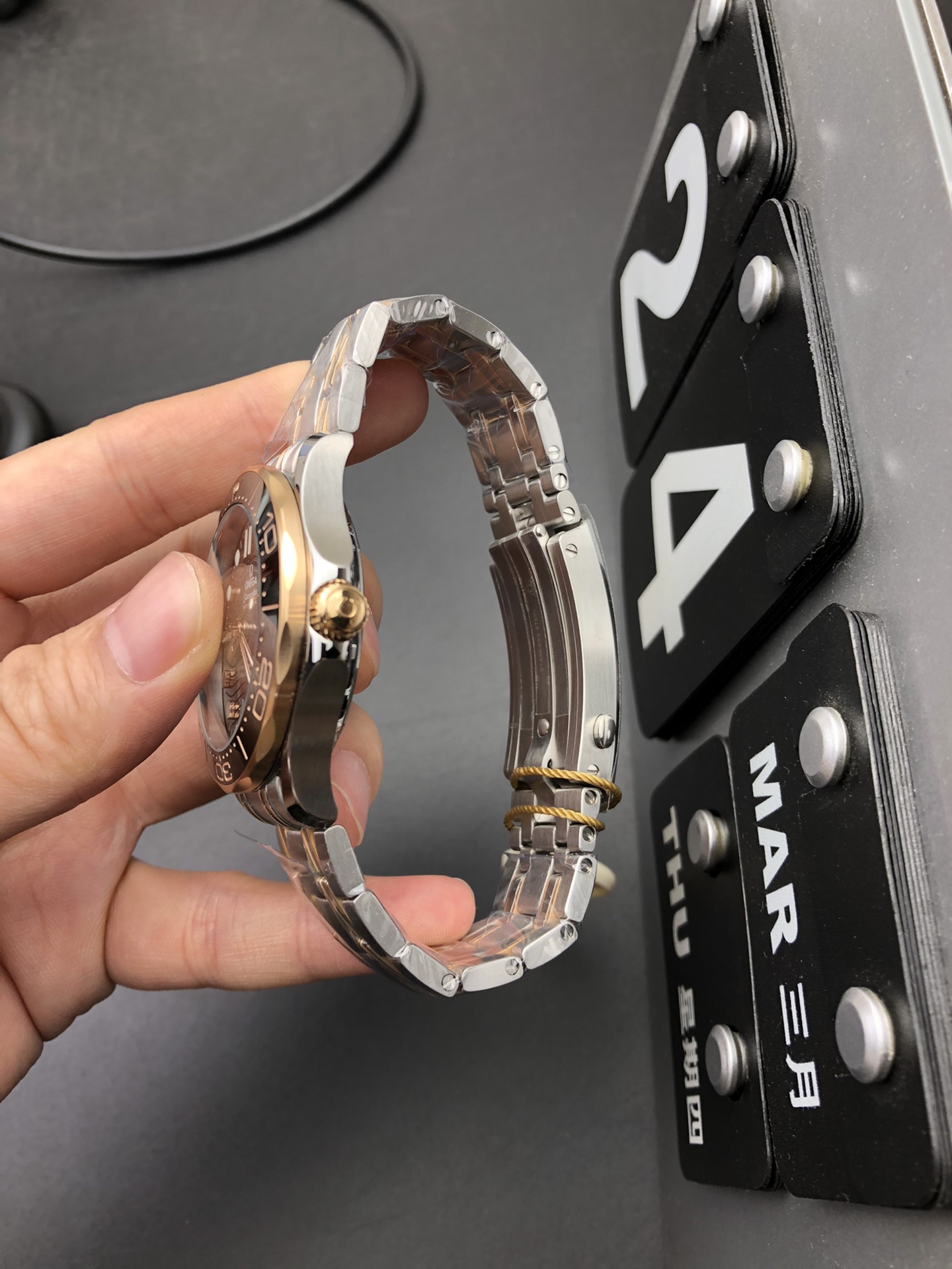 Omega OR 玫瑰金海马300