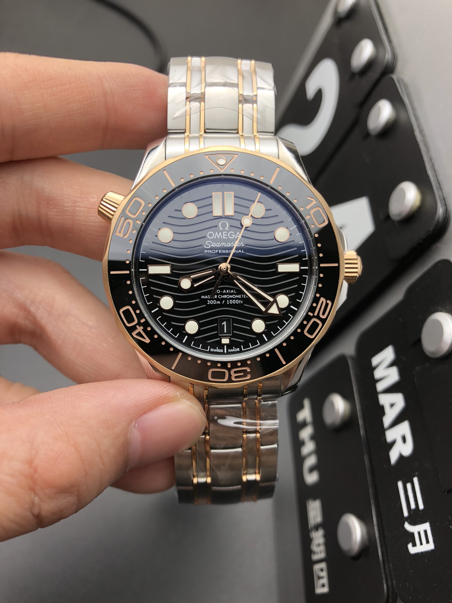 Omega OR 玫瑰金海马300