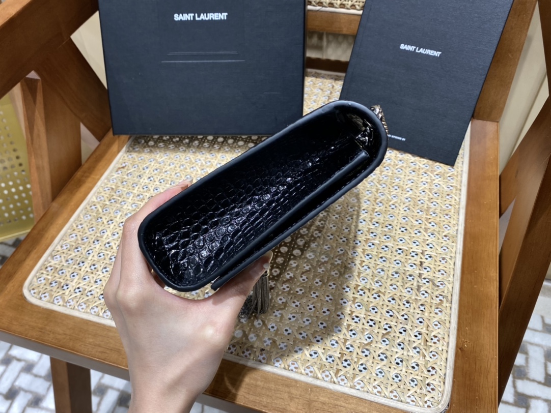 YSL 𝑲𝒂𝒕𝒆 𝟮𝟰𝒄𝒎 鳄鱼纹流苏包 354119黑色/银扣
