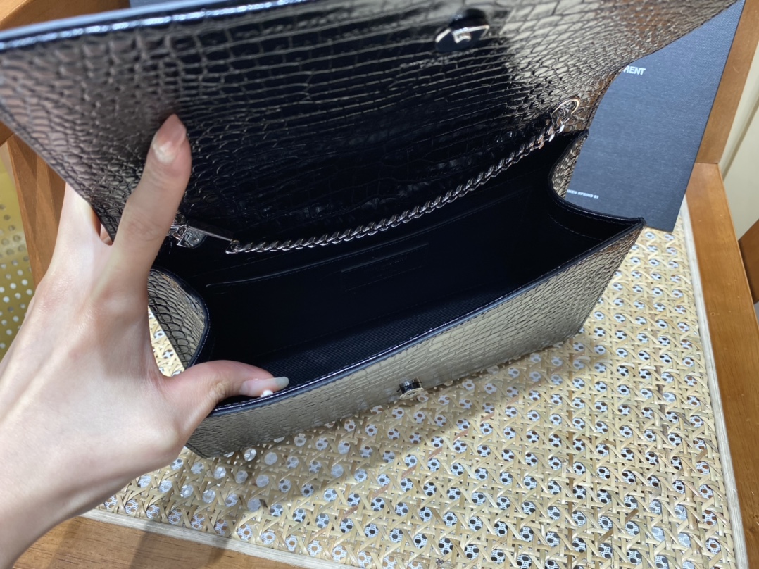 YSL 𝑲𝒂𝒕𝒆 𝟮𝟰𝒄𝒎 鳄鱼纹流苏包 354119黑色/银扣