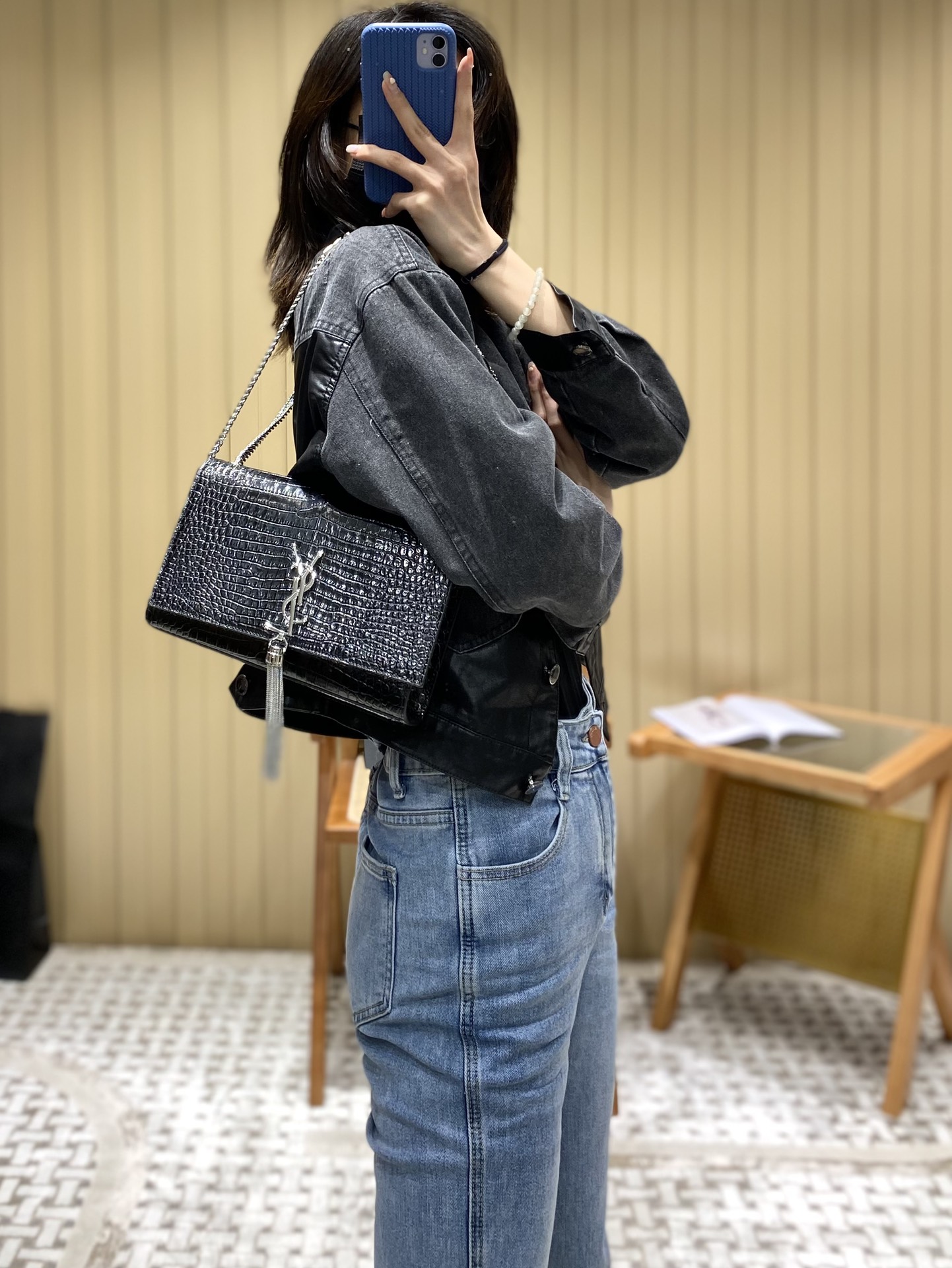 YSL 𝑲𝒂𝒕𝒆 𝟮𝟰𝒄𝒎 鳄鱼纹流苏包 354119黑色/银扣
